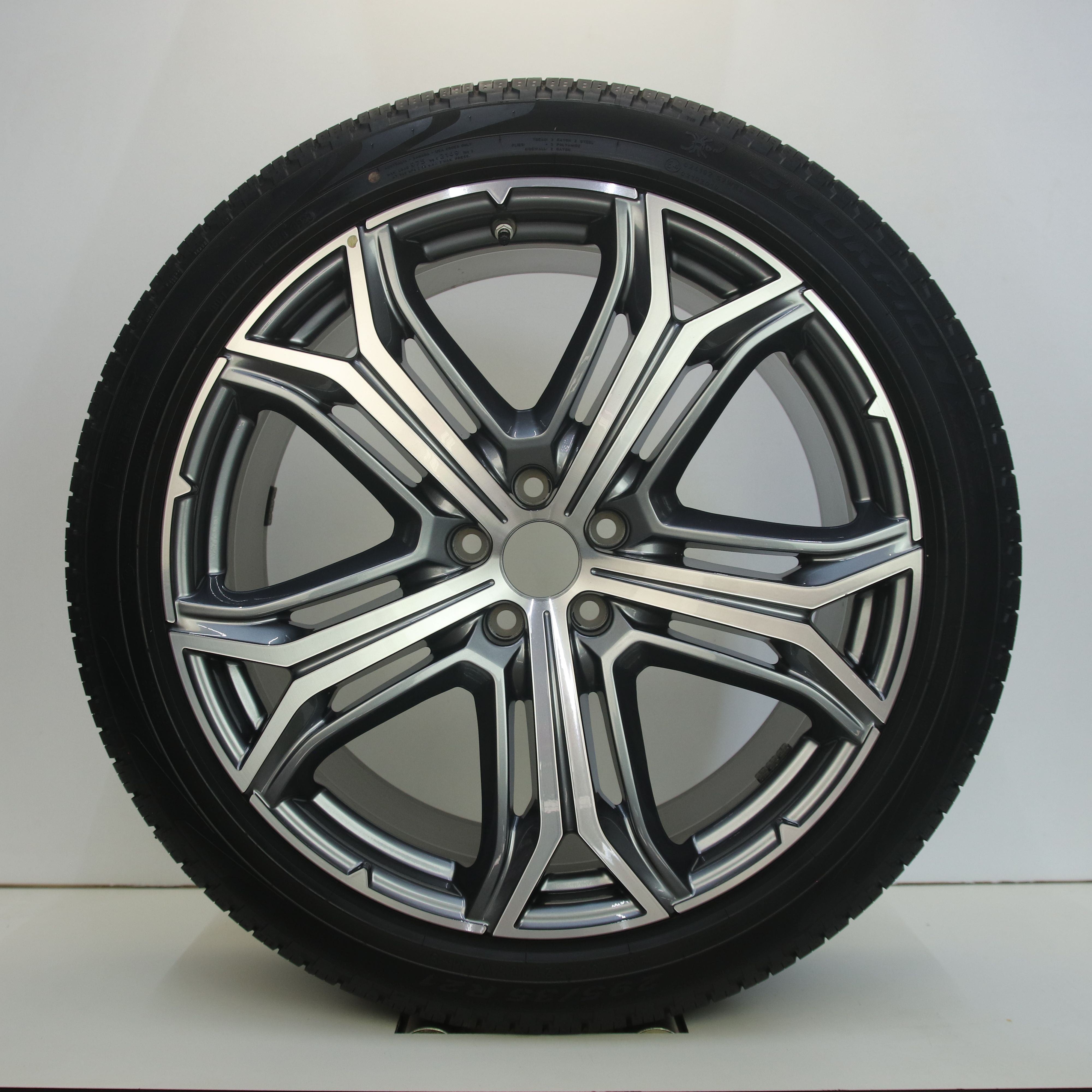 OS1007355 Originele 21 inch lichtmetalen Maserati Levante velgen (breedset compleet met banden) 9.00X21 5X114.3 ET40.5 NB67.10 antraciet gepolijst