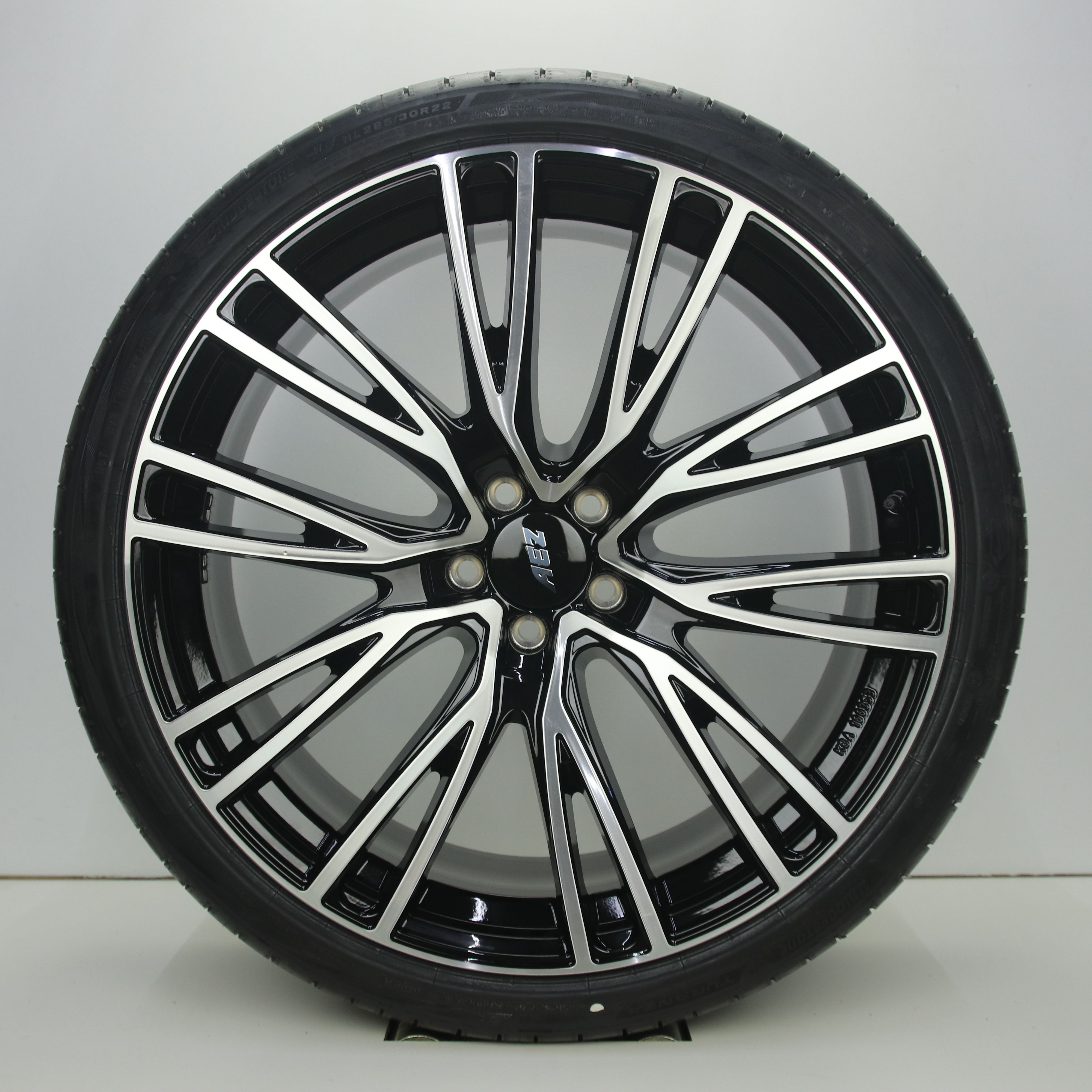 NS1005365 Set 22 inch lichtmetalen AEZ Seattle velgen (breedset) 9.00X22 5X112 ET24.0 NB66.60 Zwart gepolijst