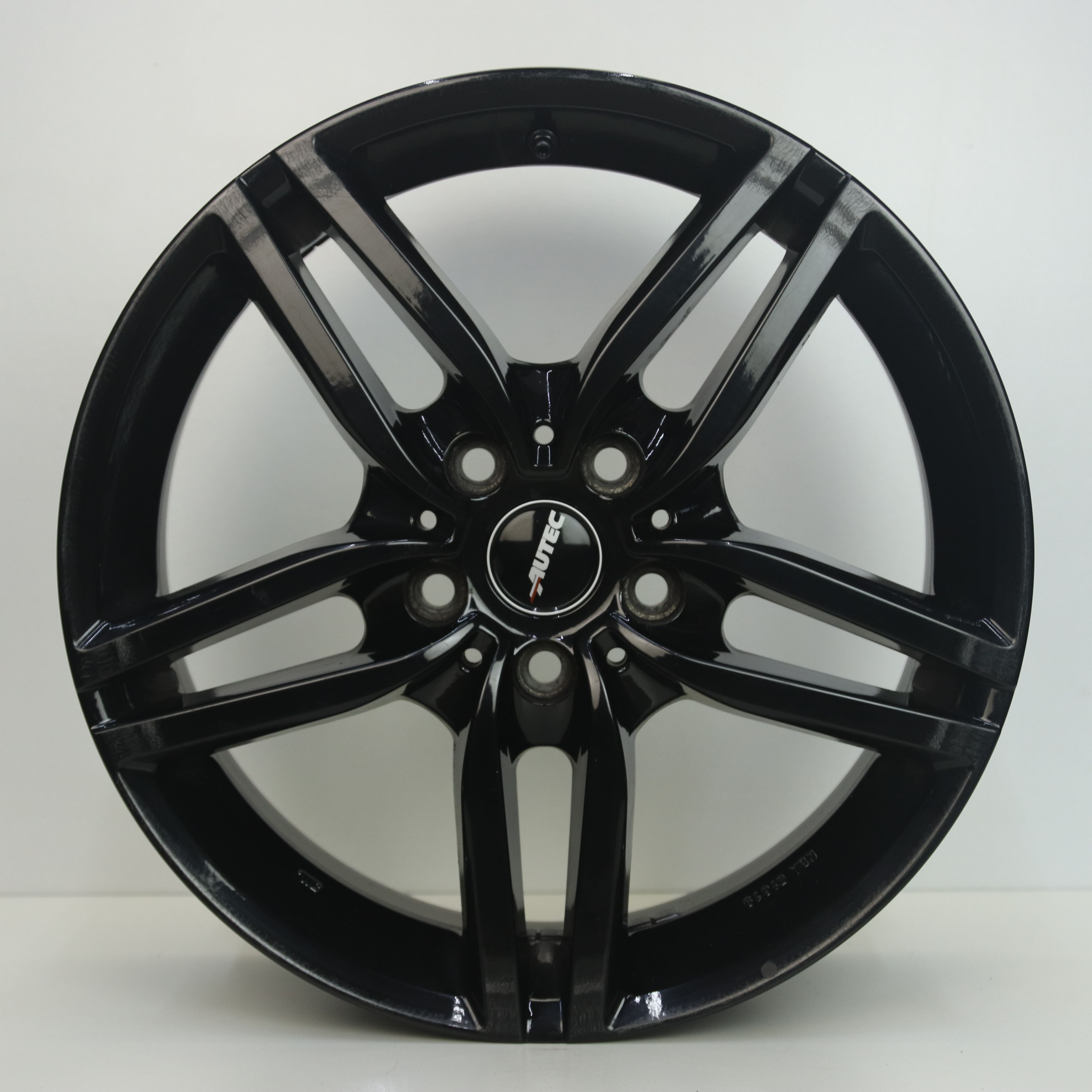 OS1007006 Set 17 inch lichtmetalen Autec velgen 7.50X17 5X112 ET52.0 NB66.60 Zwart