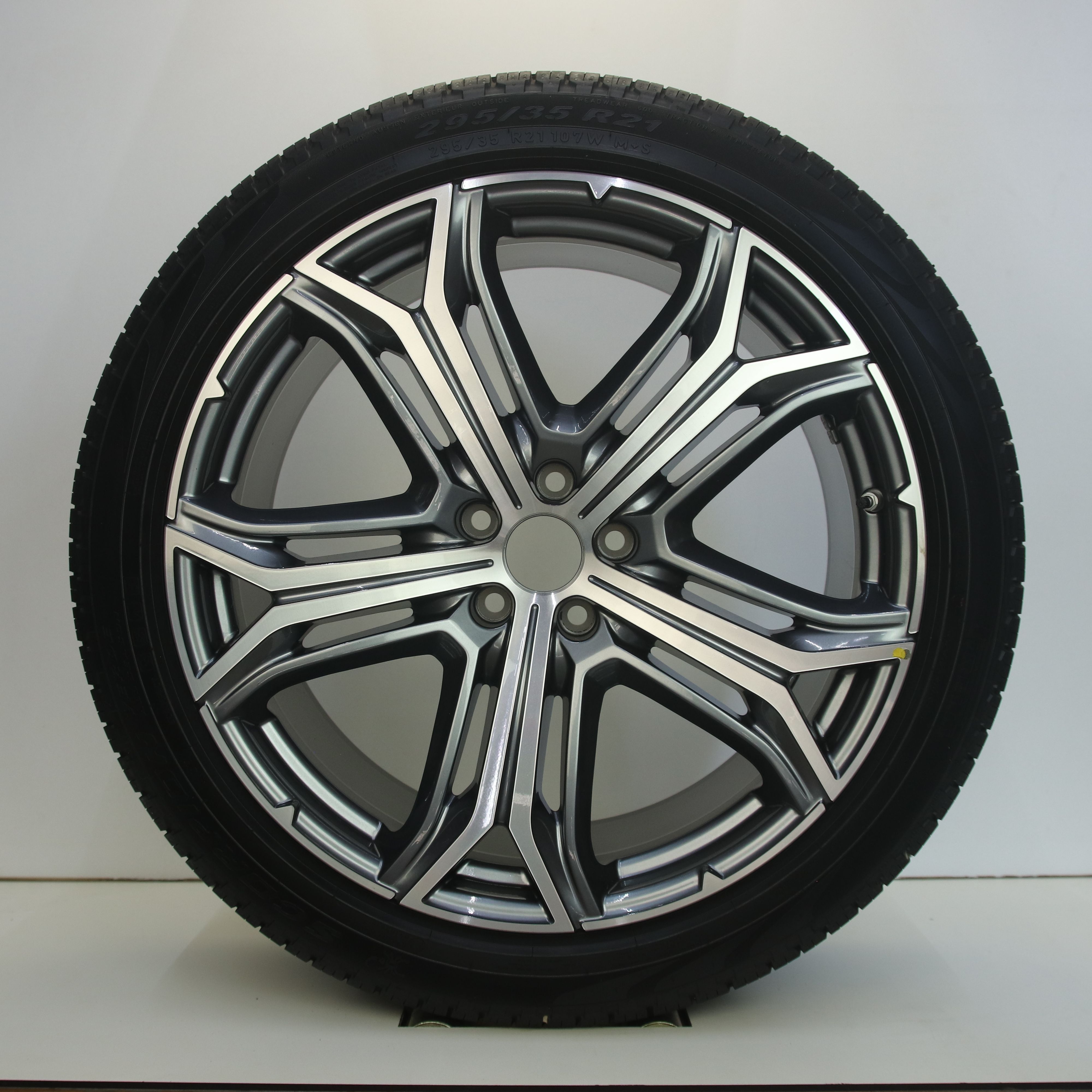 OS1007355 Originele 21 inch lichtmetalen Maserati Levante velgen (breedset compleet met banden) 9.00X21 5X114.3 ET40.5 NB67.10 antraciet gepolijst