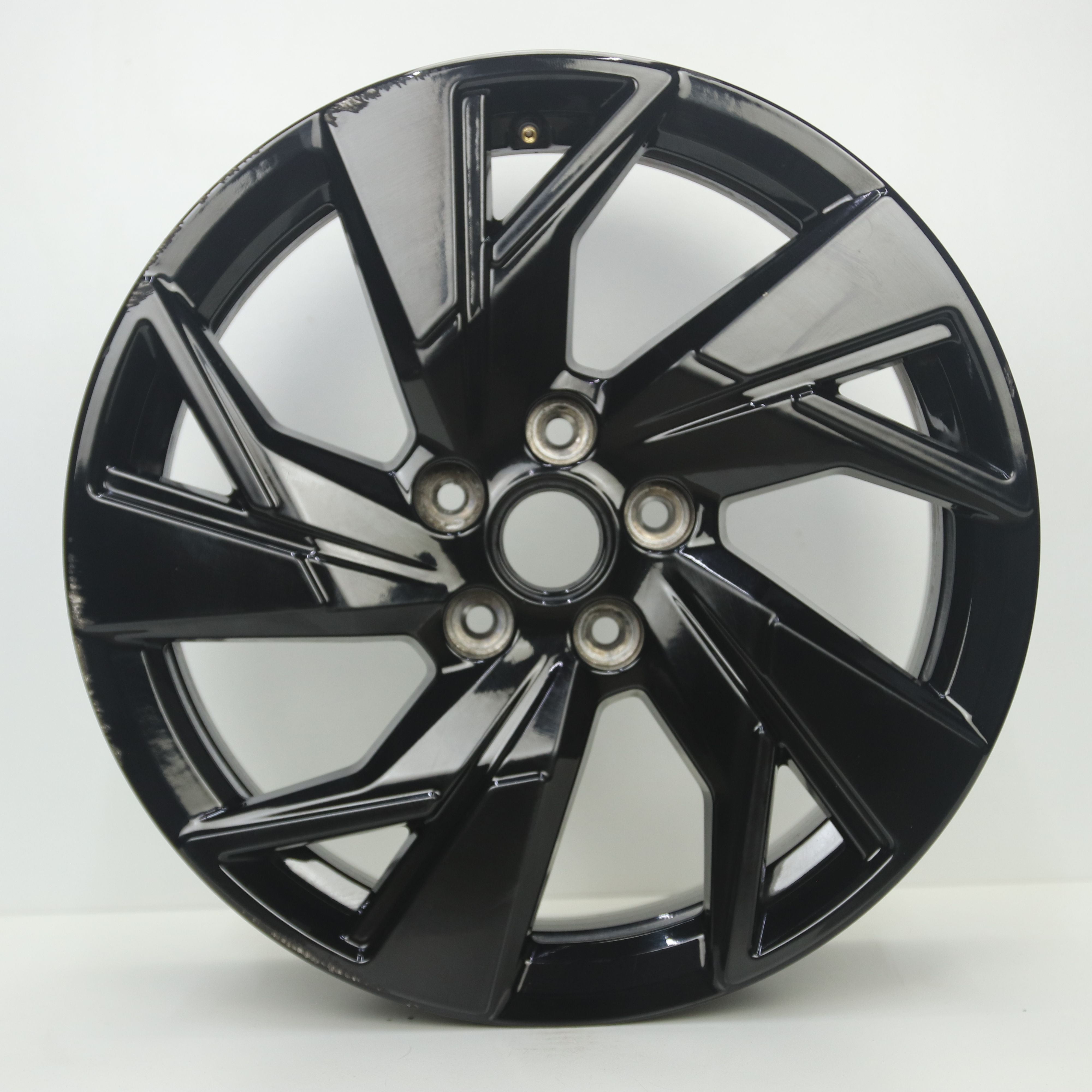 IN1003090 Originele 17 inch lichtmetalen Opel Astra velgen 7.50X17 5X108 ET44.0 NB65.10 Zwart
