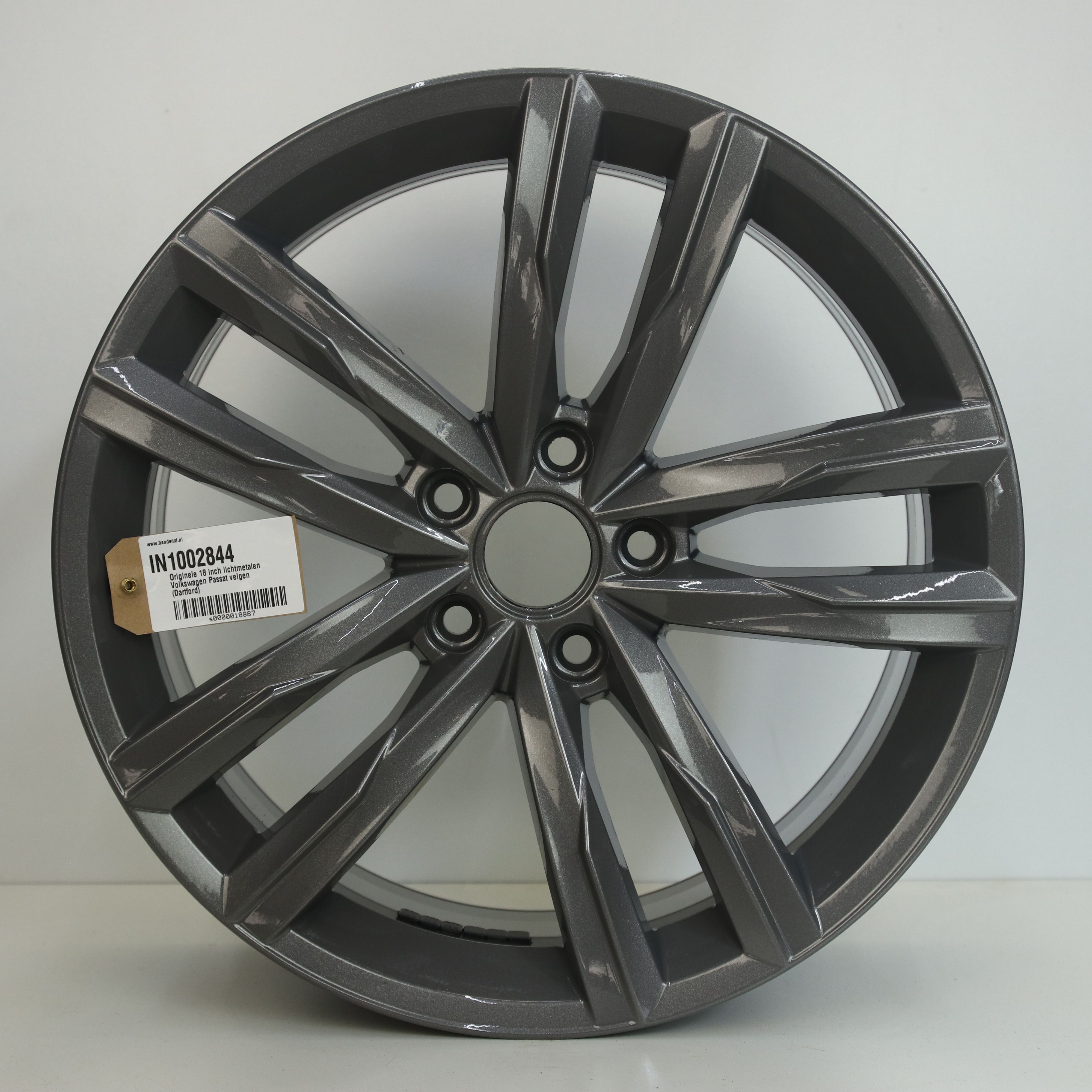 IN1002844 Originele 18 inch lichtmetalen Volkswagen Passat velgen (Dartford) 8.00X18 5X112 ET44.0 NB57.10 Zilver