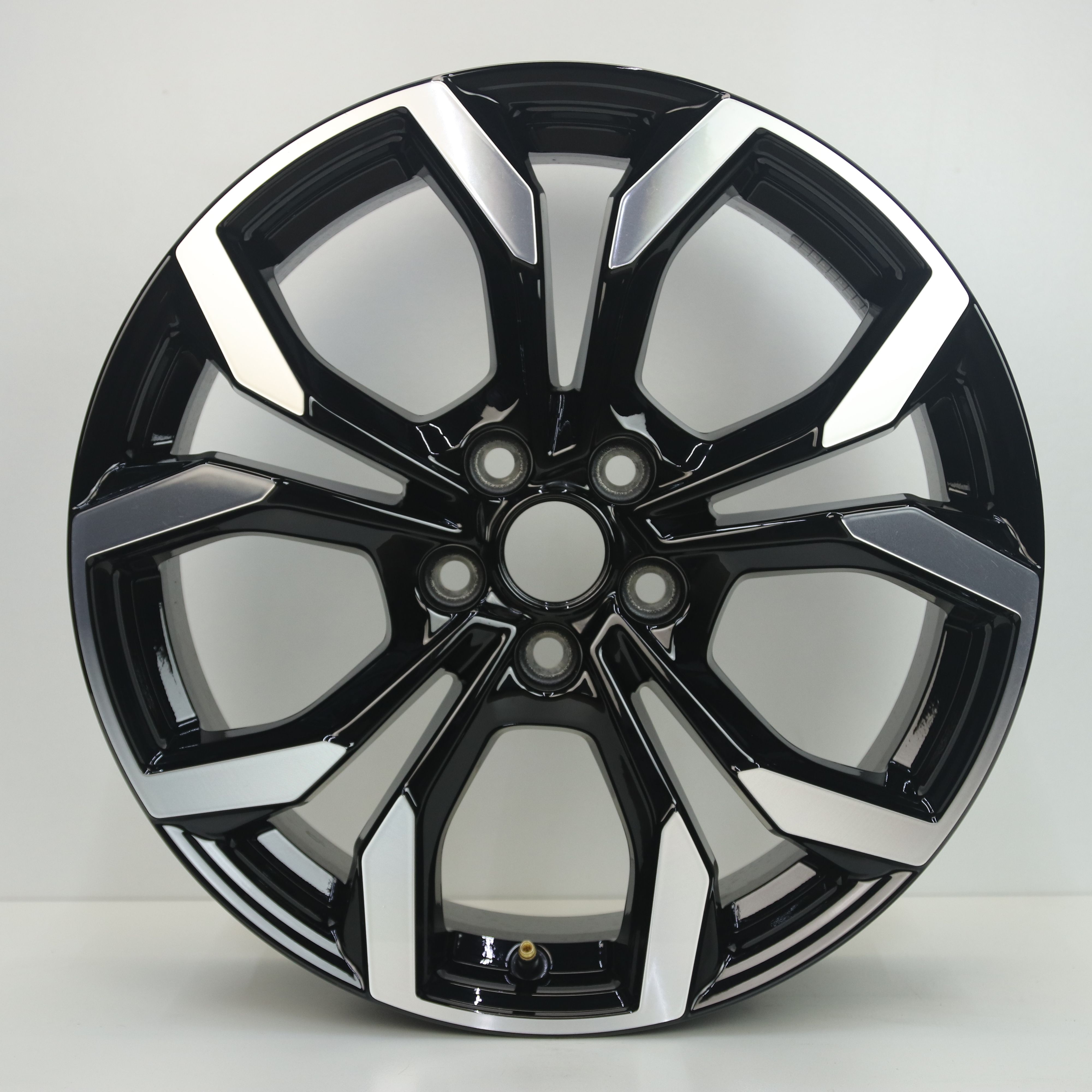 IN1002837 Originele 18 inch lichtmetalen Ford Puma velgen 7.00X18 5X108 ET47.5 NB63.40 Zwart gepolijst