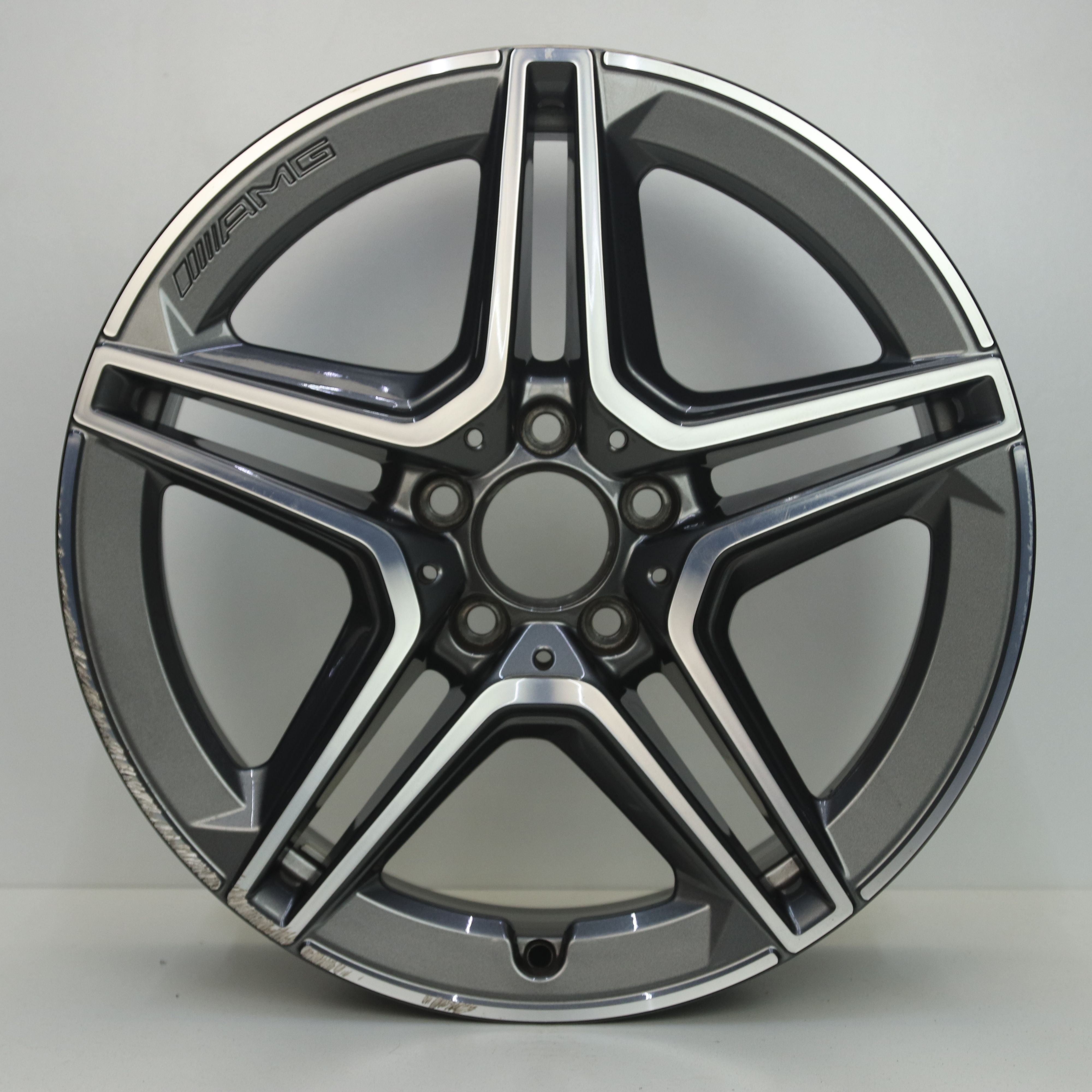 OS1007575 Originele 18 inch lichtmetalen Mercedes-Benz A-klasse AMG velgen 7.50X18 5X112 ET49.0 NB66.60 Antraciet Gepolijst
