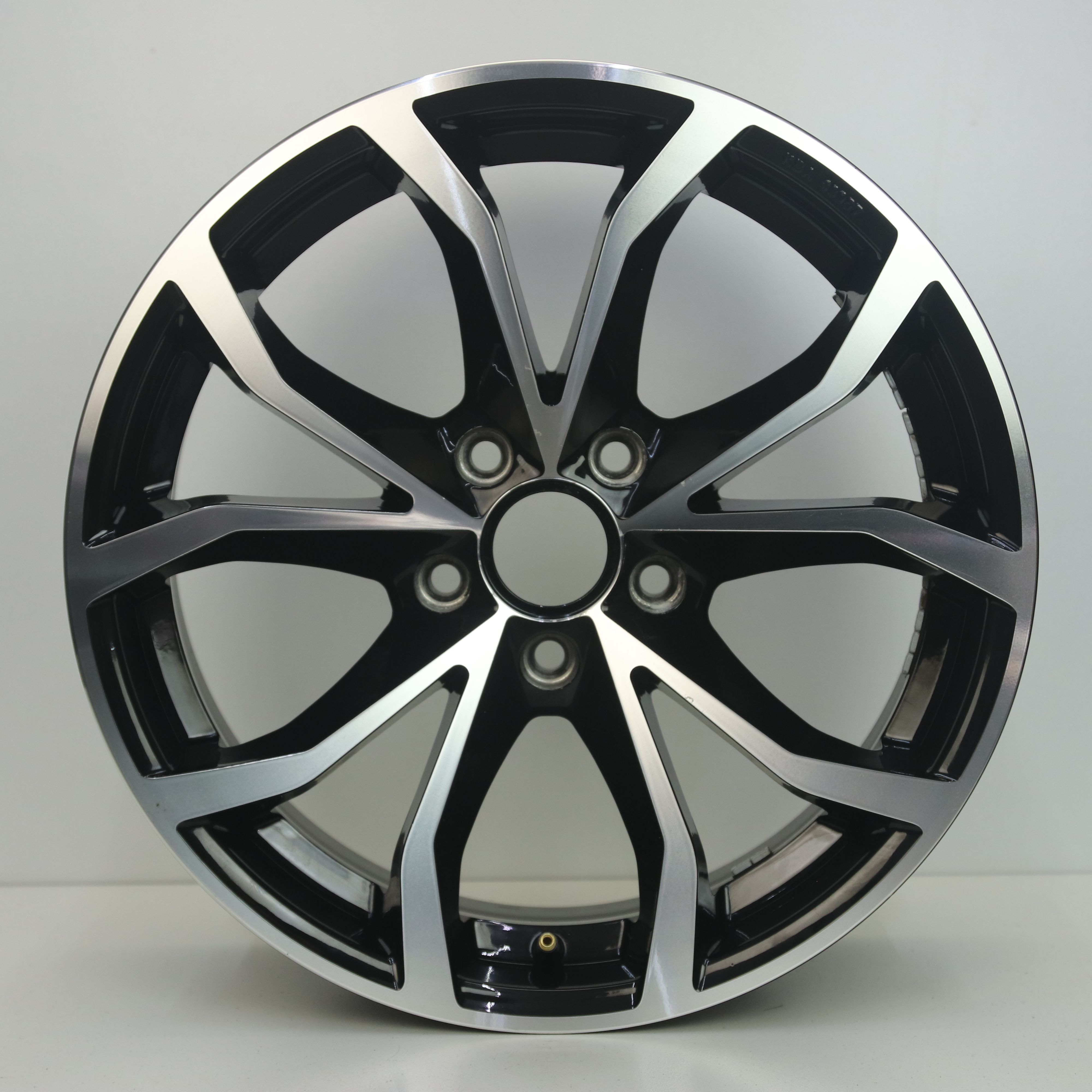 OS1007211 Set 17 inch lichtmetalen universele velgen 8.00X17 5X112 ET35.0 NB72.50 Zwart gepolijst