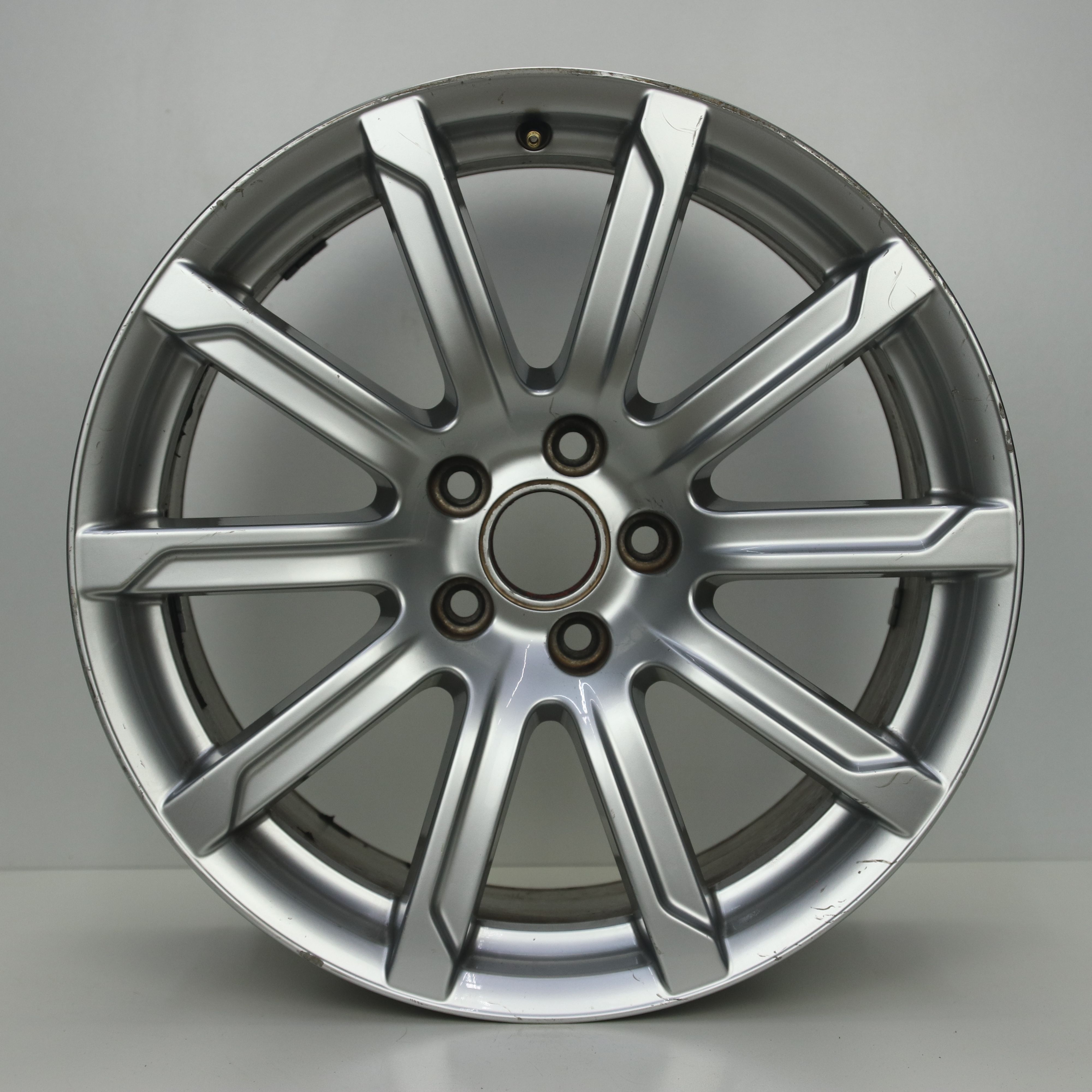 IN1003085 Originele 18 inch lichtmetalen Audi A5 velgen 8.50X18 5X112 ET29.0 NB66.60 Zilver
