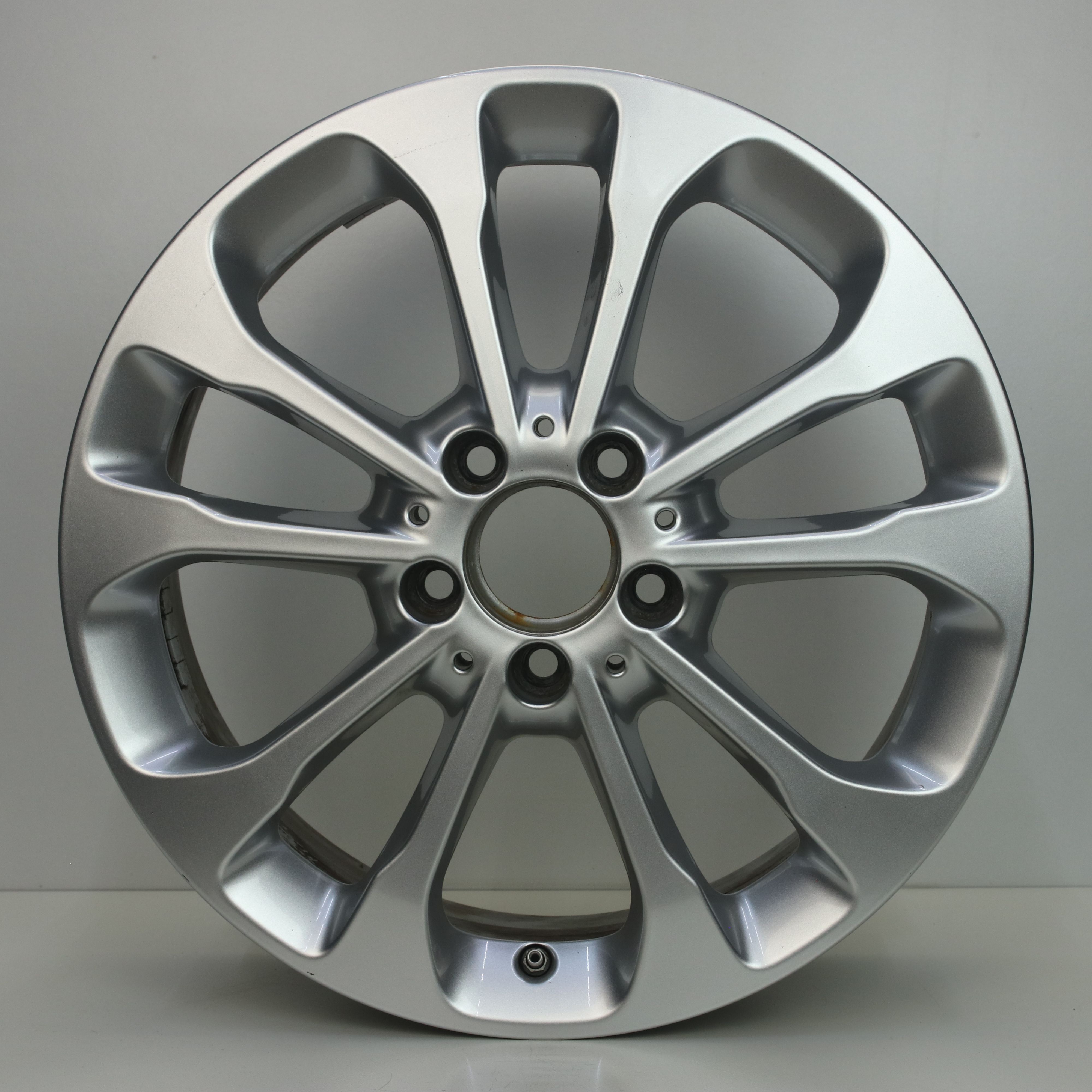 IN1002929 Originele 17 inch lichtmetalen Mercedes-Benz GLA velgen 6.50X17 5X112 ET38.0 NB66.60 Zilver