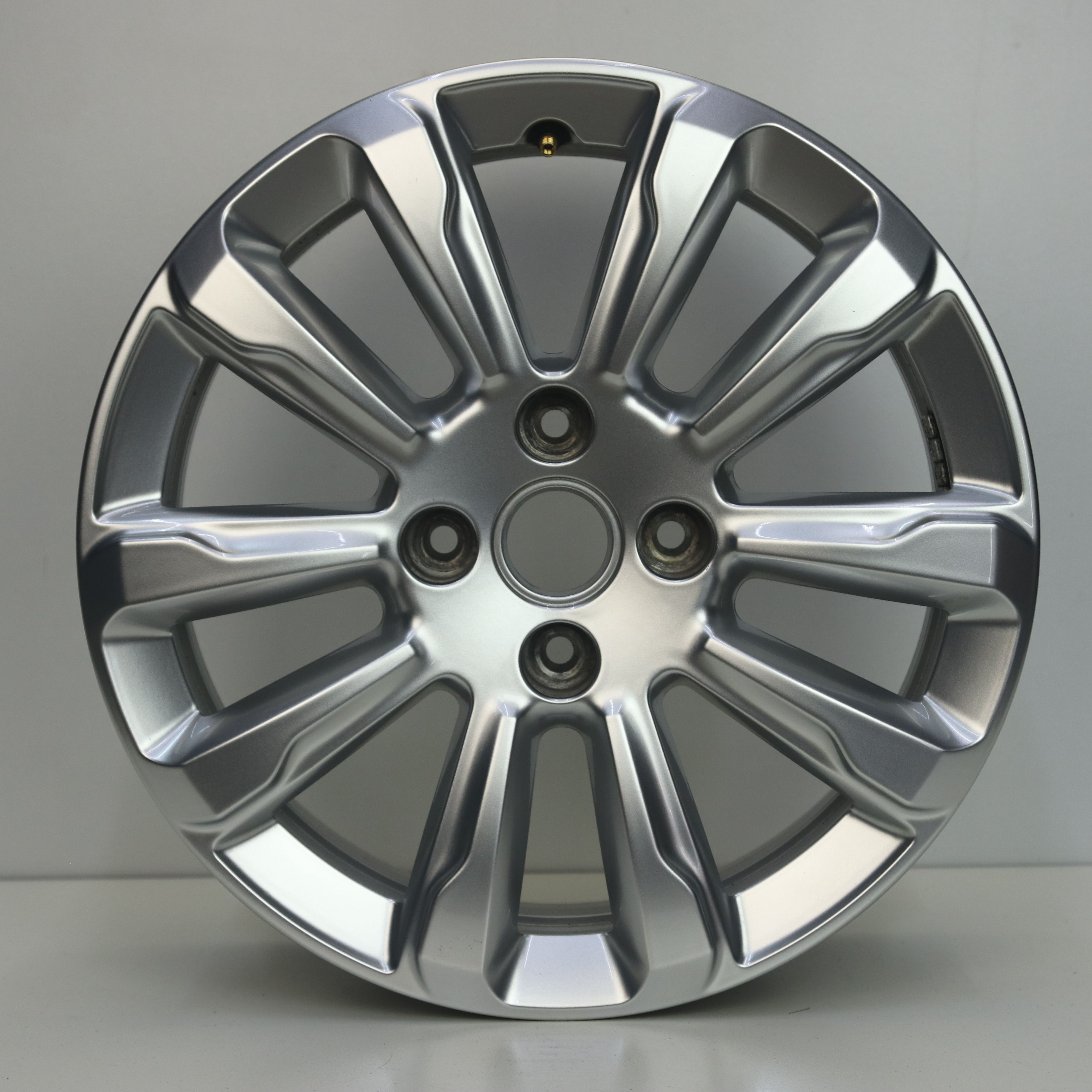OS1007209 Originele 16 inch lichtmetalen Opel Mokka velgen 6.50X16 4X108 ET32.0 NB65.10 Zilver