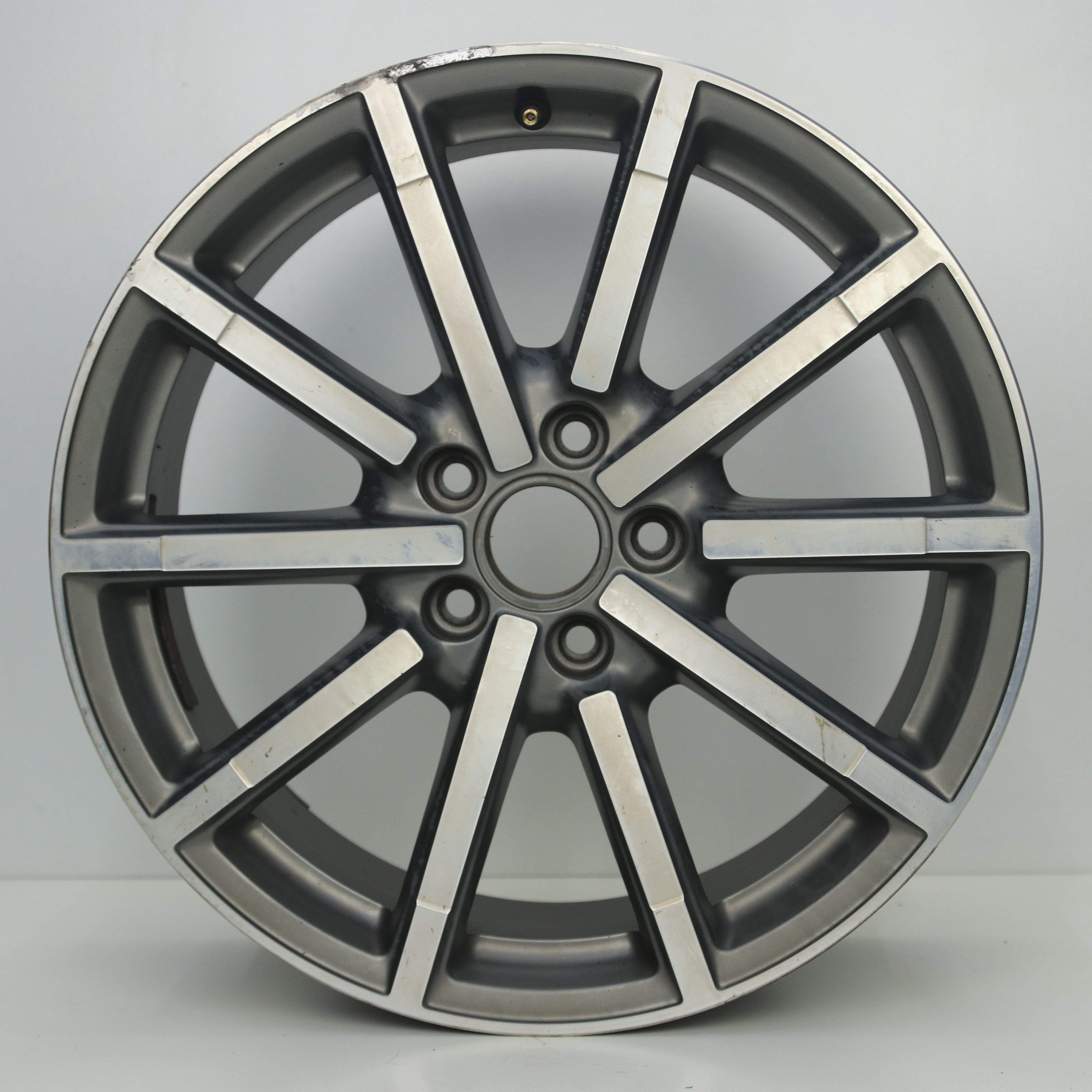 OS1007898 Originele 18 inch lichtmetalen Audi A3 velgen 8.00X18 5X112 ET46.0 NB57.10 Antraciet Gepolijst