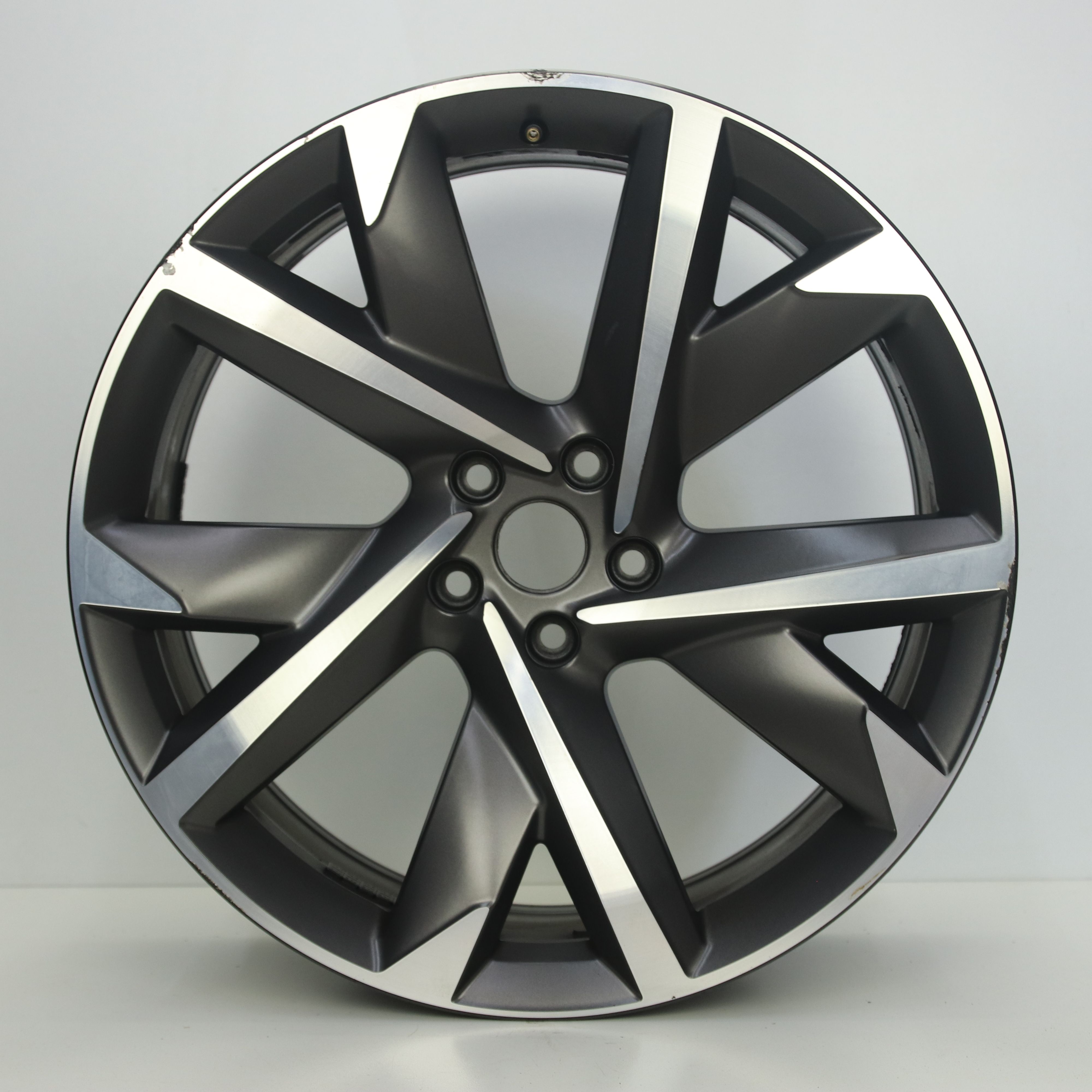 IN1003182 Originele 20 inch lichtmetalen Seat Tarraco velgen 8.50X20 5X112 ET38.0 NB57.10 Mat antraciet gepolijst
