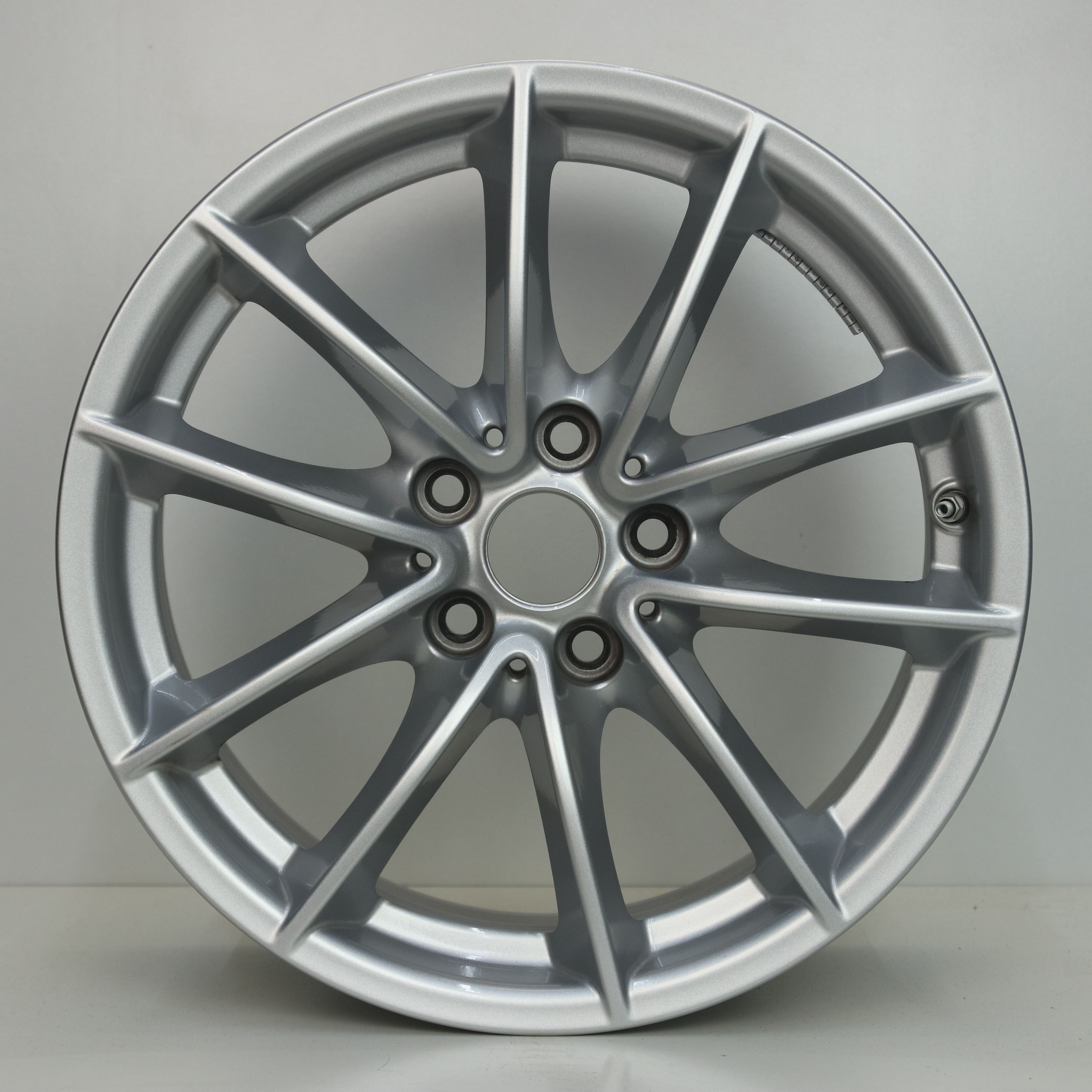 IN1003033 Originele 17 inch lichtmetalen BMW 7-serie styling 618 velgen 7.50X17 5X112 ET27.0 NB66.60 Zilver