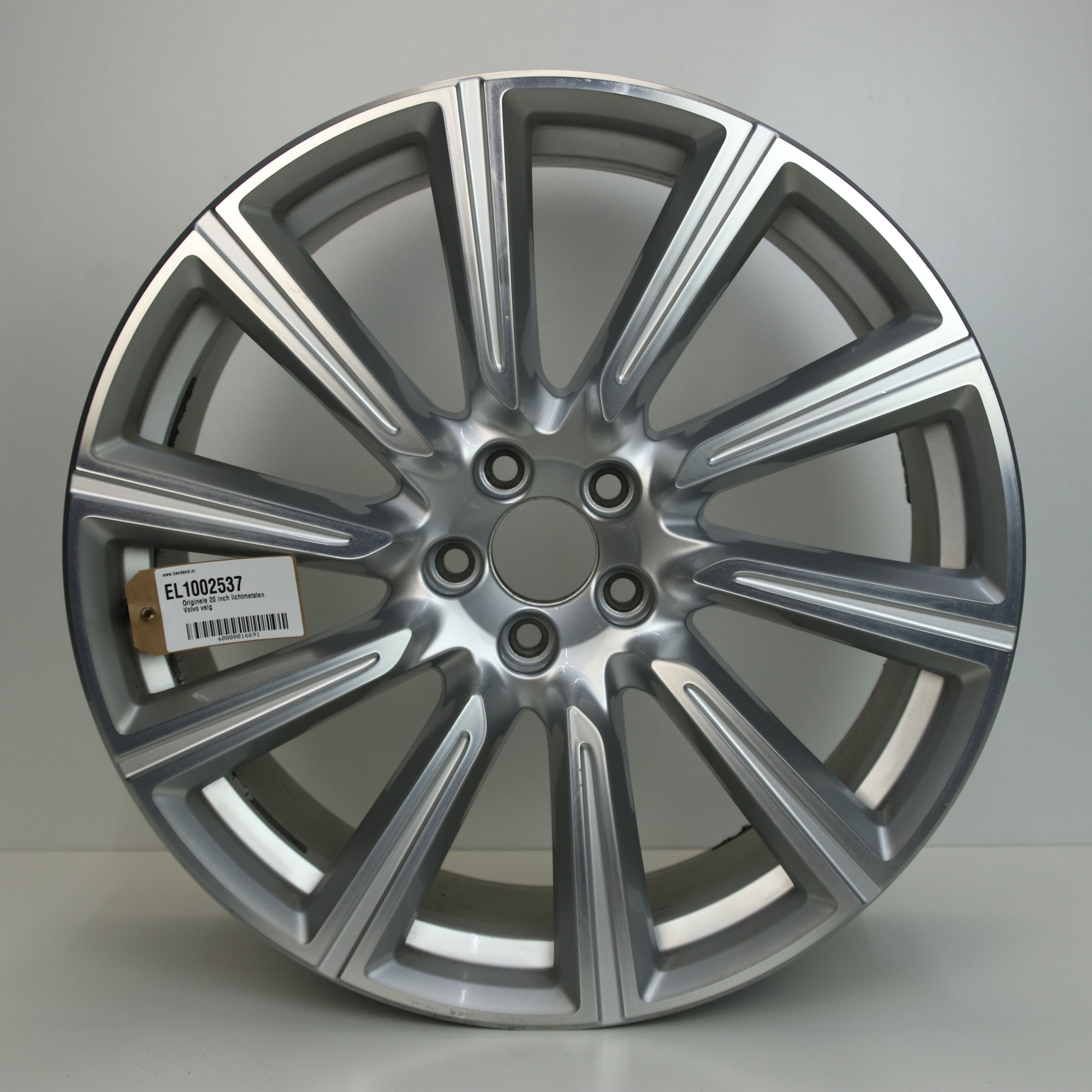 EL1002537 Originele 20 inch lichtmetalen Volvo velg 9.00X20 5X108 ET38.5 NB63.40 Zilver gepolijst
