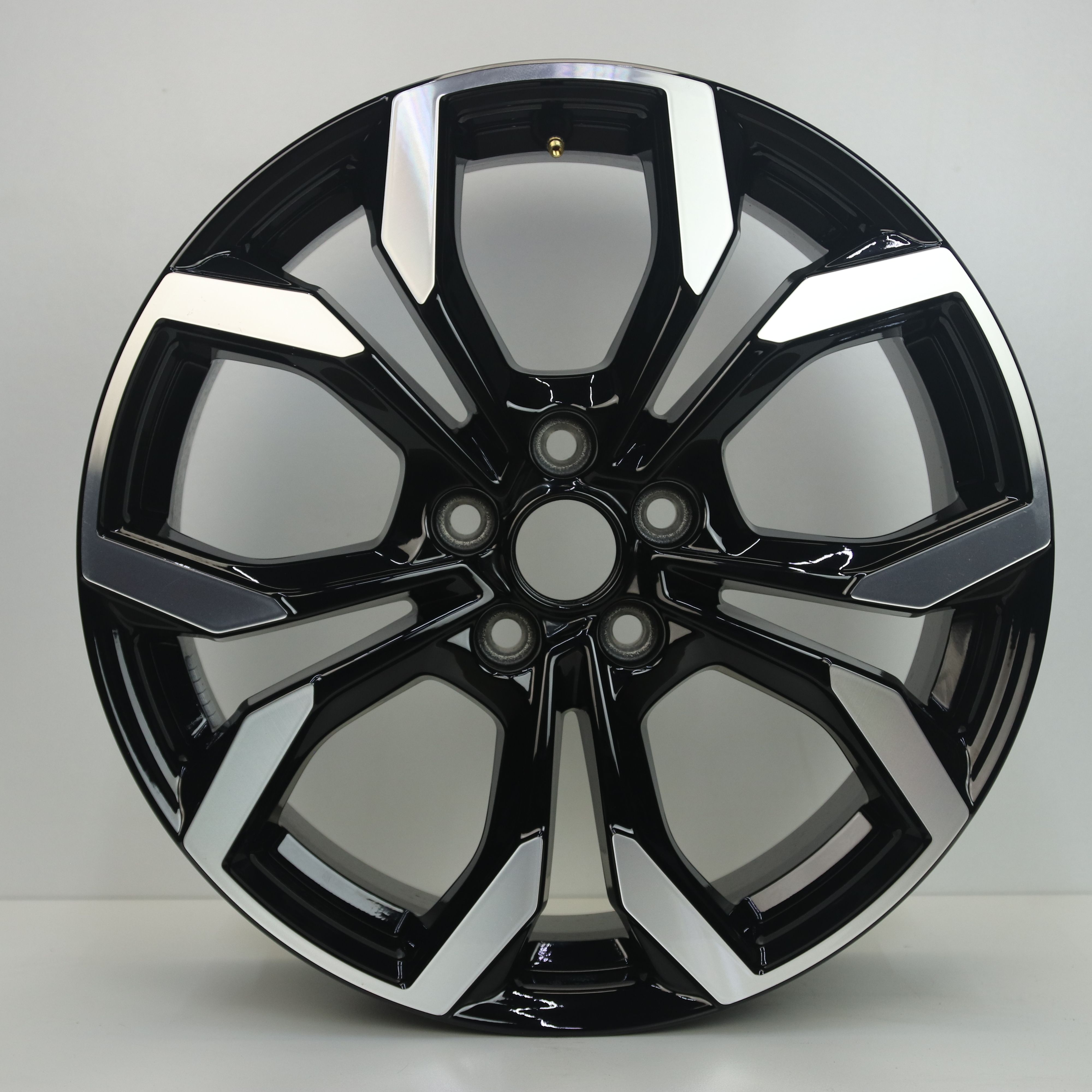 IN1002837 Originele 18 inch lichtmetalen Ford Puma velgen 7.00X18 5X108 ET47.5 NB63.40 Zwart gepolijst