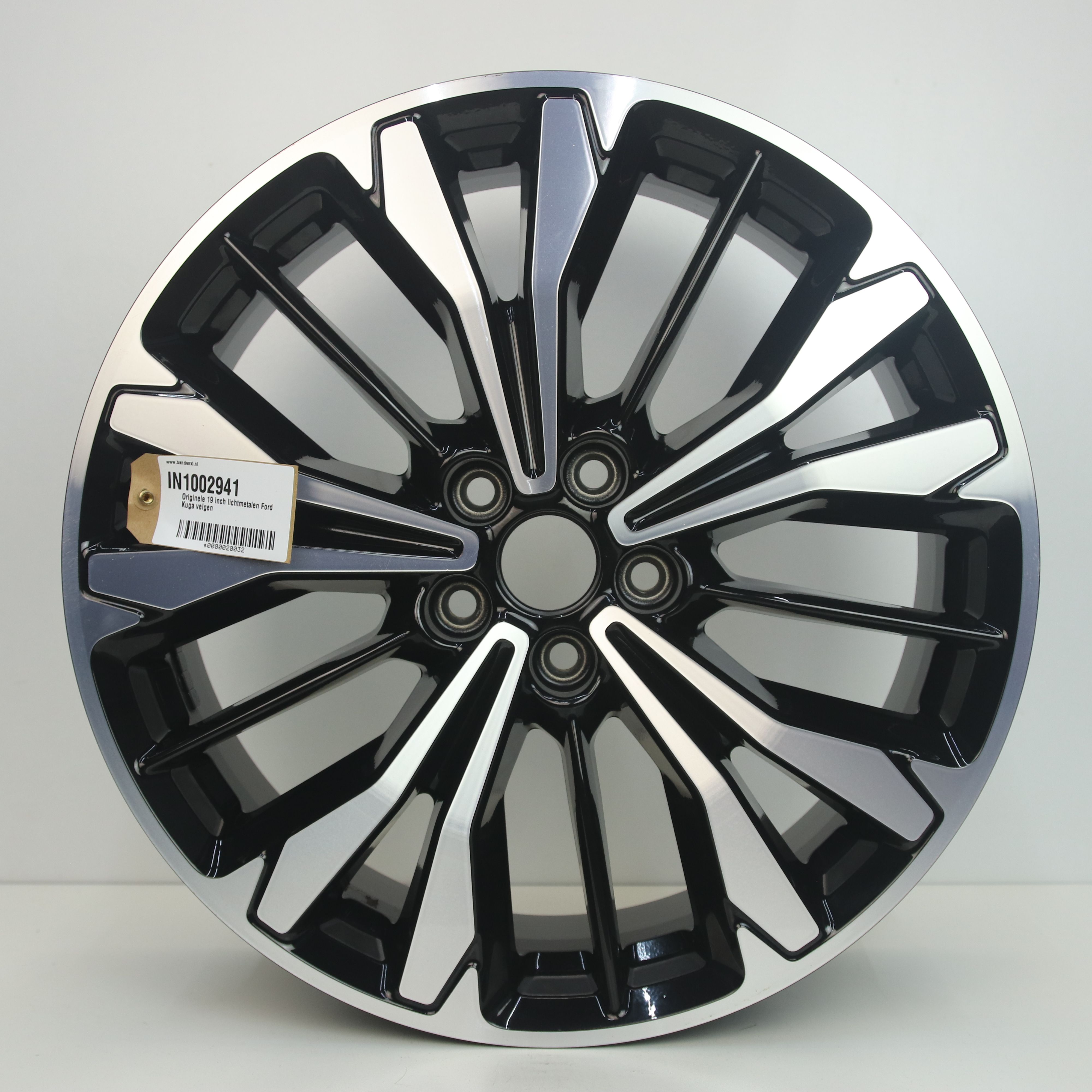 IN1002941 Originele 19 inch lichtmetalen Ford Kuga velgen 7.50X19 5X108 ET50.0 NB63.40 Zwart gepolijst
