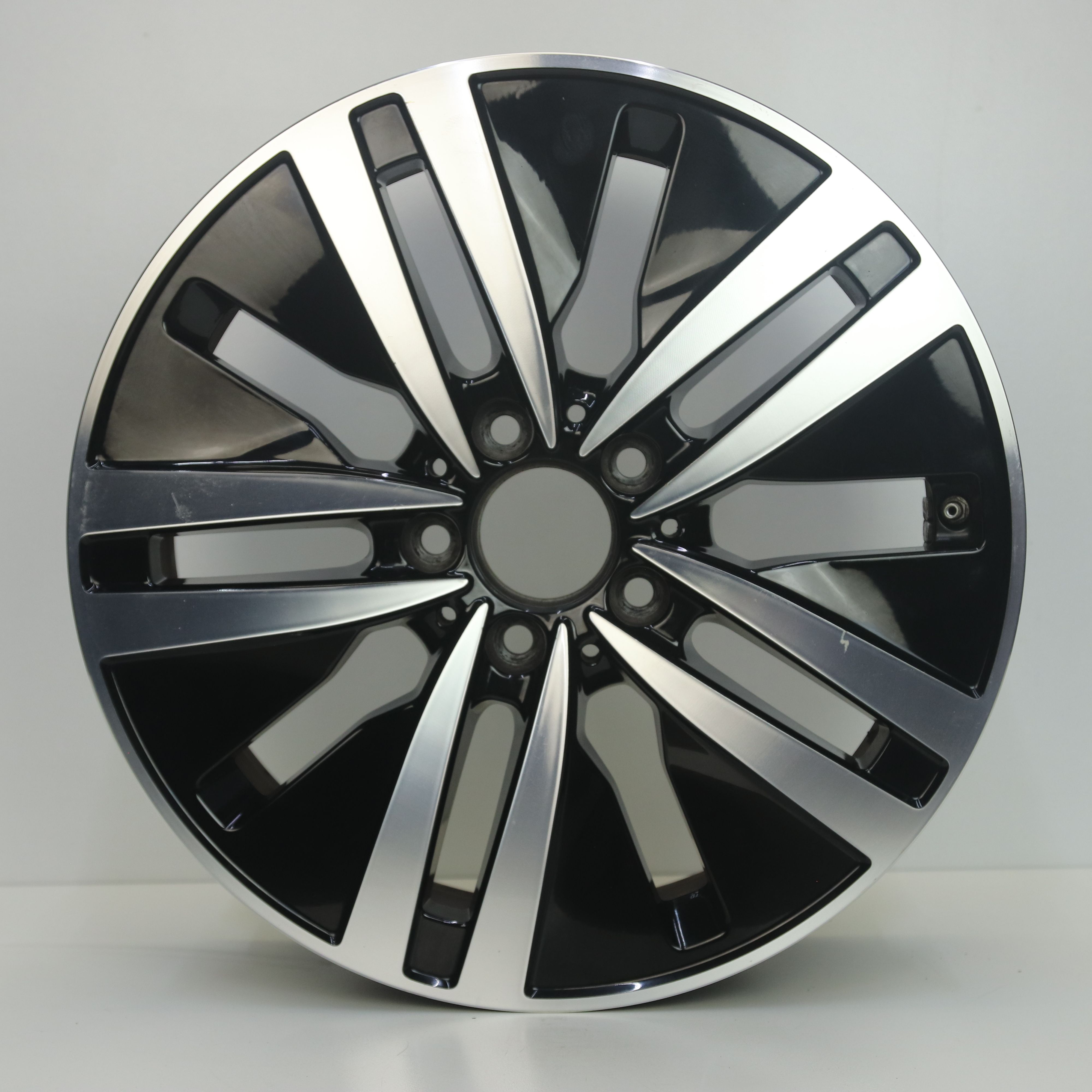 IN1002979 Originele 17 inch lichtmetalen Mercedes-Benz A-klasse velgen 6.50X17 5X112 ET44.0 NB66.60 Zwart gepolijst