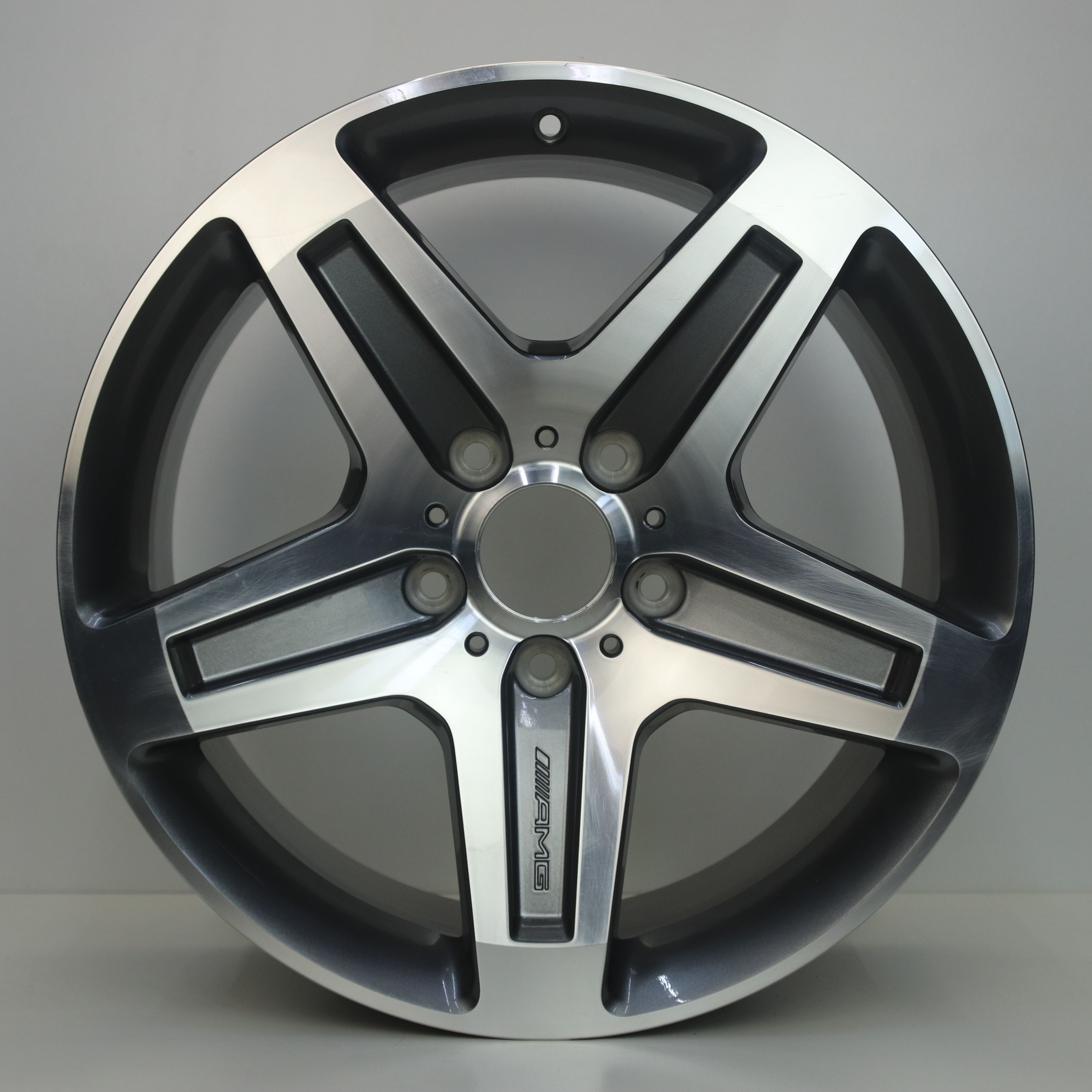 OS1007574 Originele 19 inch lichtmetalen Mercedes-Benz G-Klasse velgen 9.50X19 5X130 ET50.0 NB84.10 Antraciet