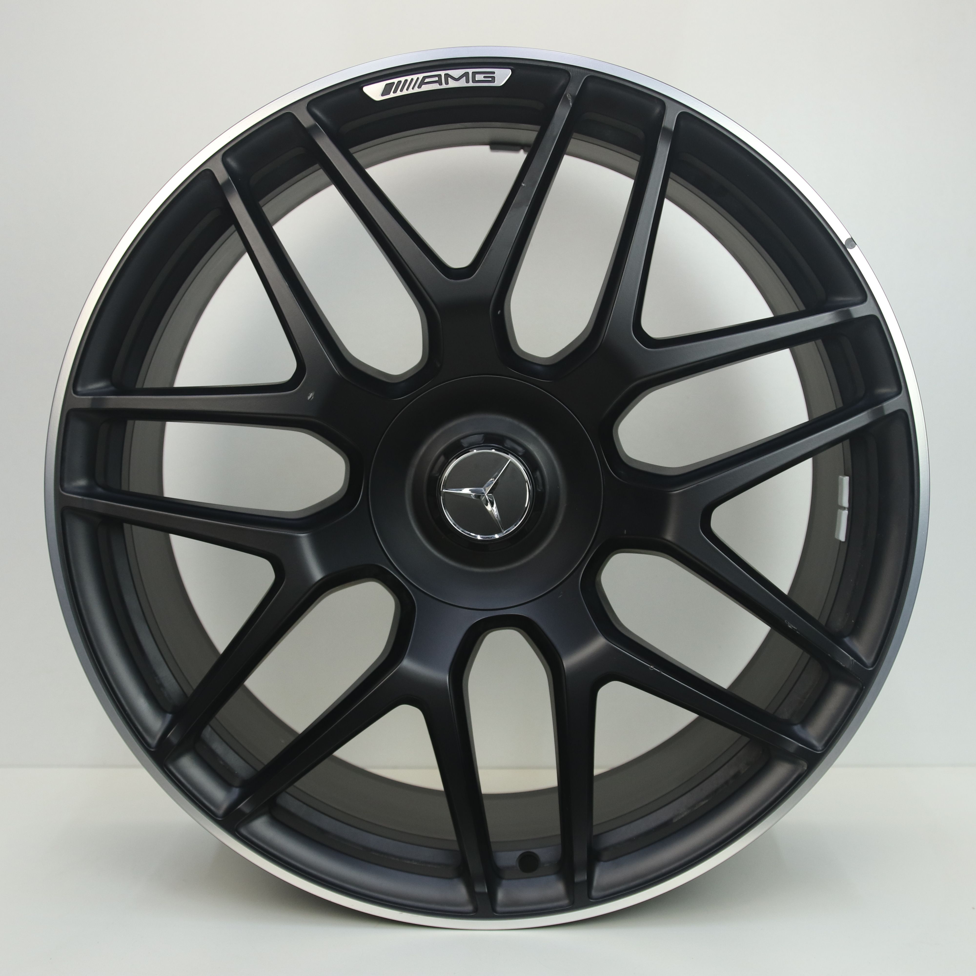 OS1006623 Originele 22 inch lichtmetalen Mercedes-Benz G-klasse G63 AMG velgen 10.00X22 5X130 ET39.0 NB84.10 Mat zwart gepolijst (Lip)