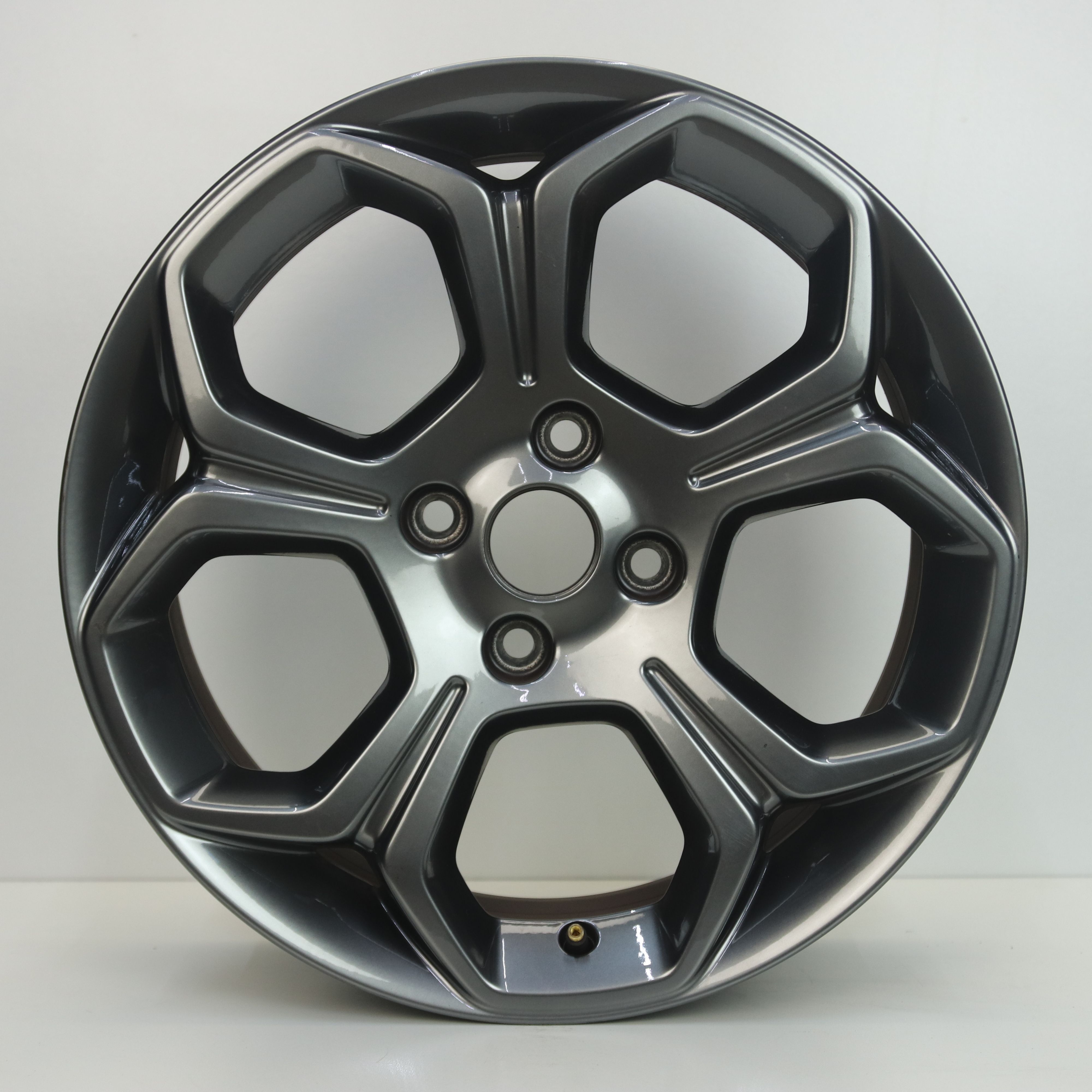 IN1002839 Originele 17 inch lichtmetalen Ford Fiesta velgen 7.00X17 4X108 ET37.5 NB63.40 Antraciet