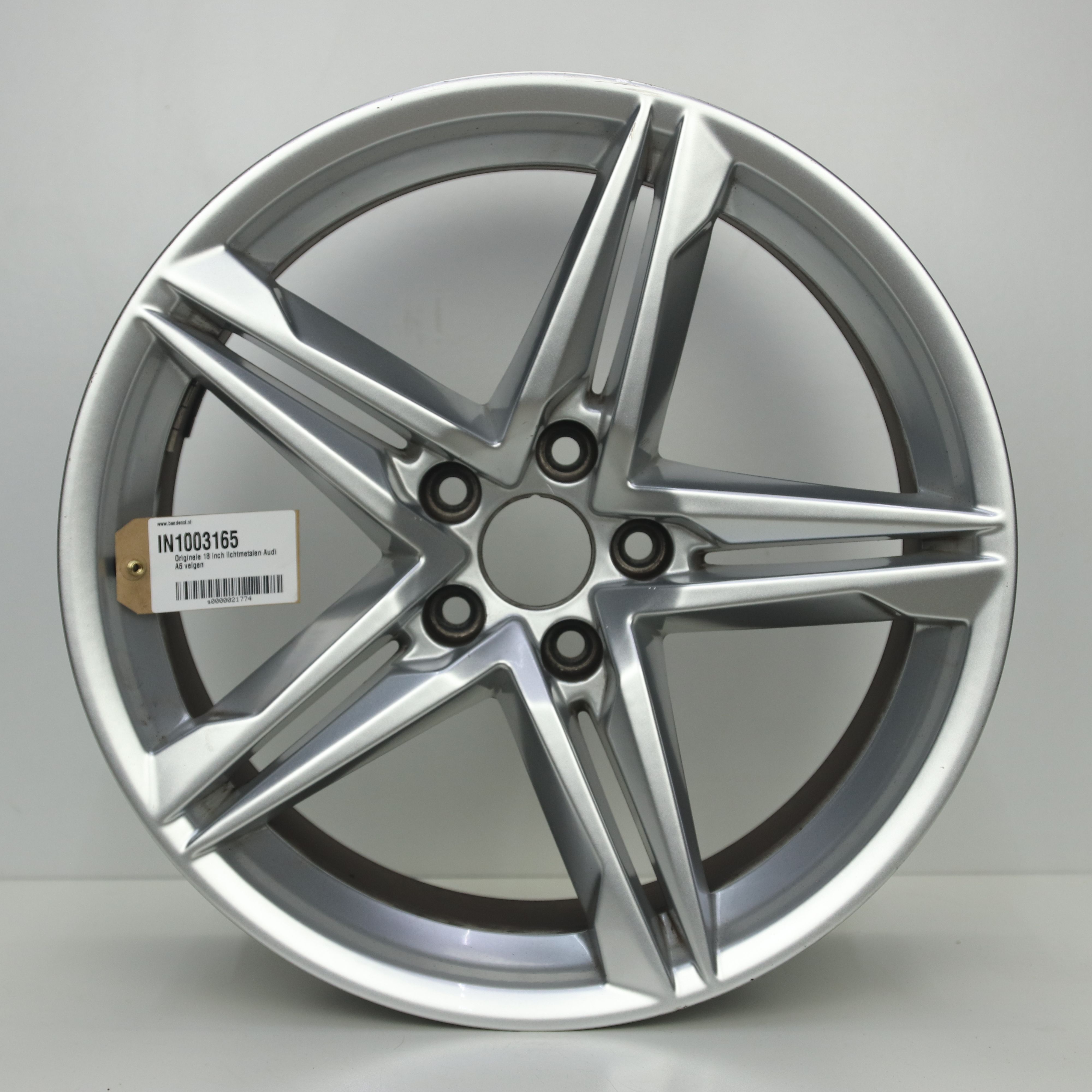 IN1003165 Originele 18 inch lichtmetalen Audi A5 velgen 8.50X18 5X112 ET29.0 NB66.50 Zilver
