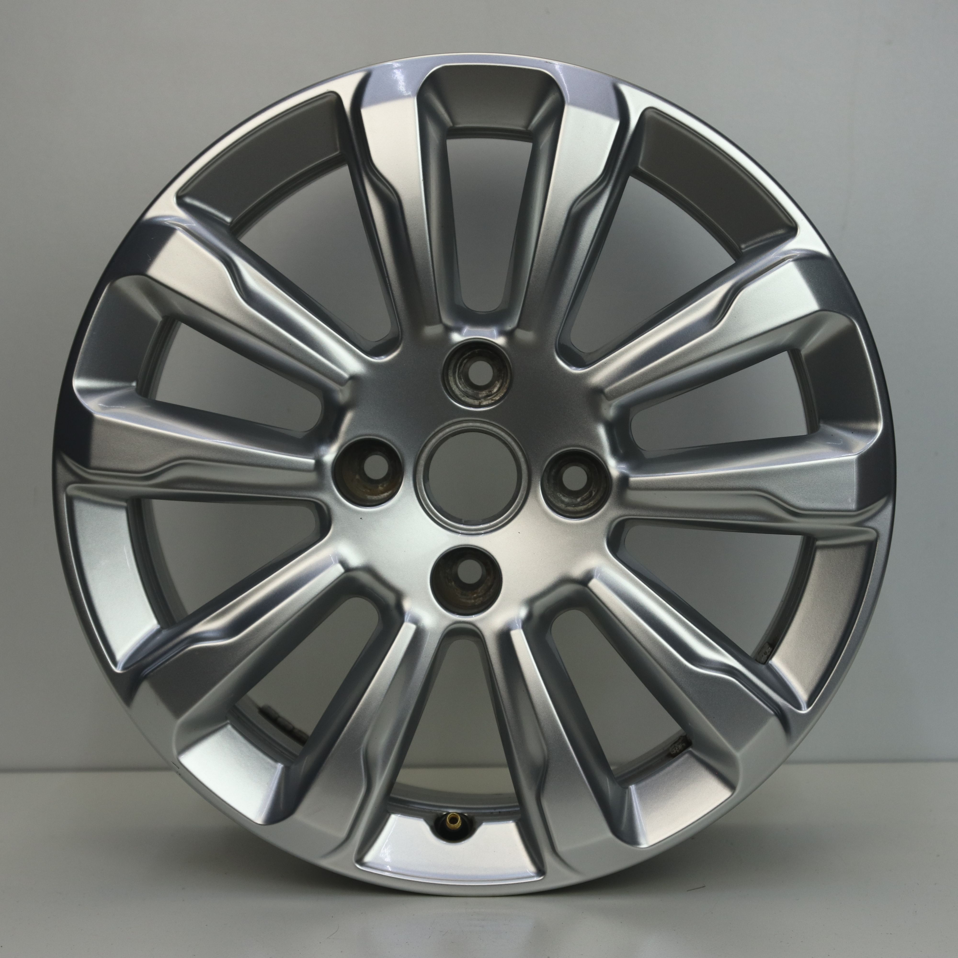 OS1007209 Originele 16 inch lichtmetalen Opel Mokka velgen 6.50X16 4X108 ET32.0 NB65.10 Zilver