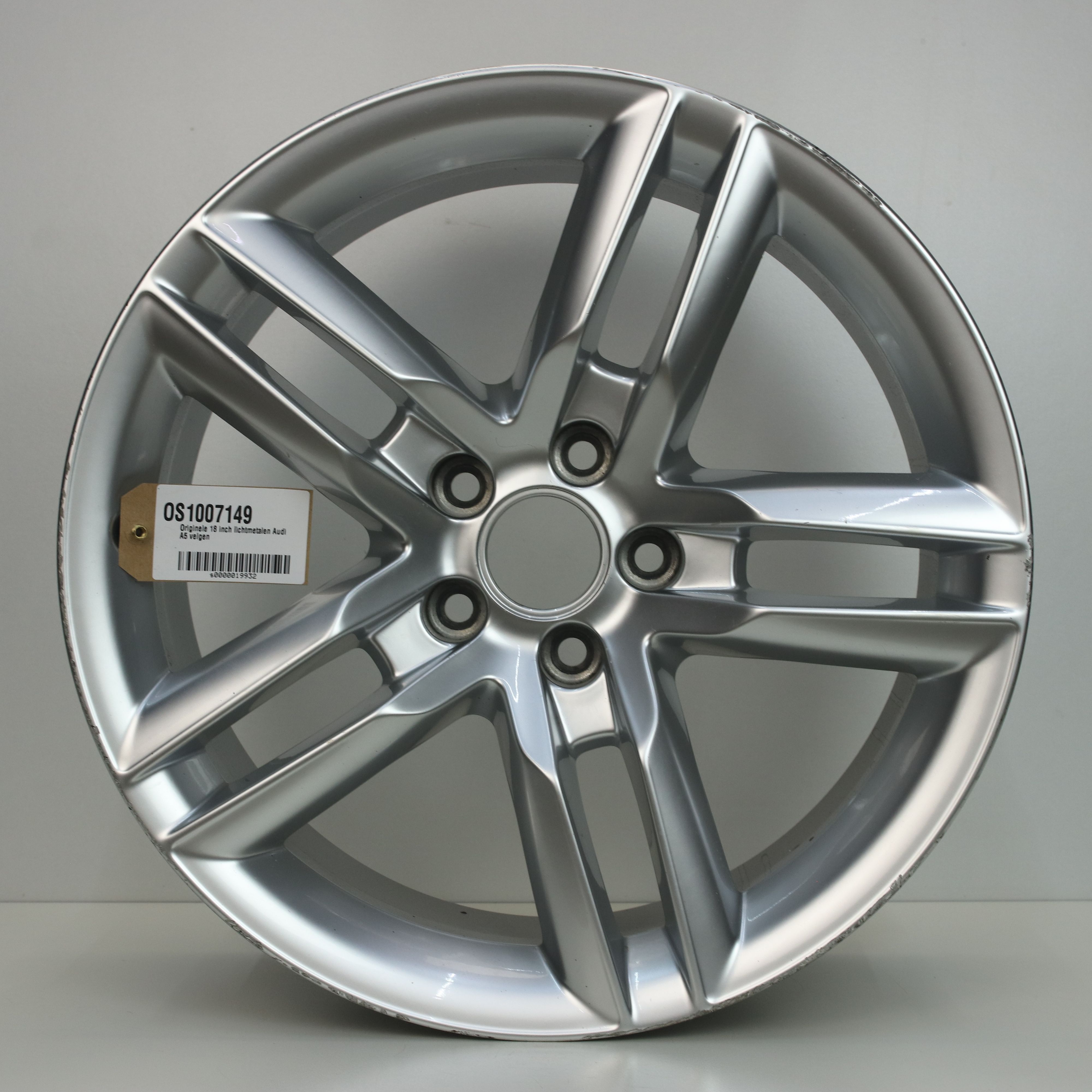 OS1007149 Originele 18 inch lichtmetalen Audi A5 velgen 8.50X18 5X112 ET29.0 NB66.60 Zilver