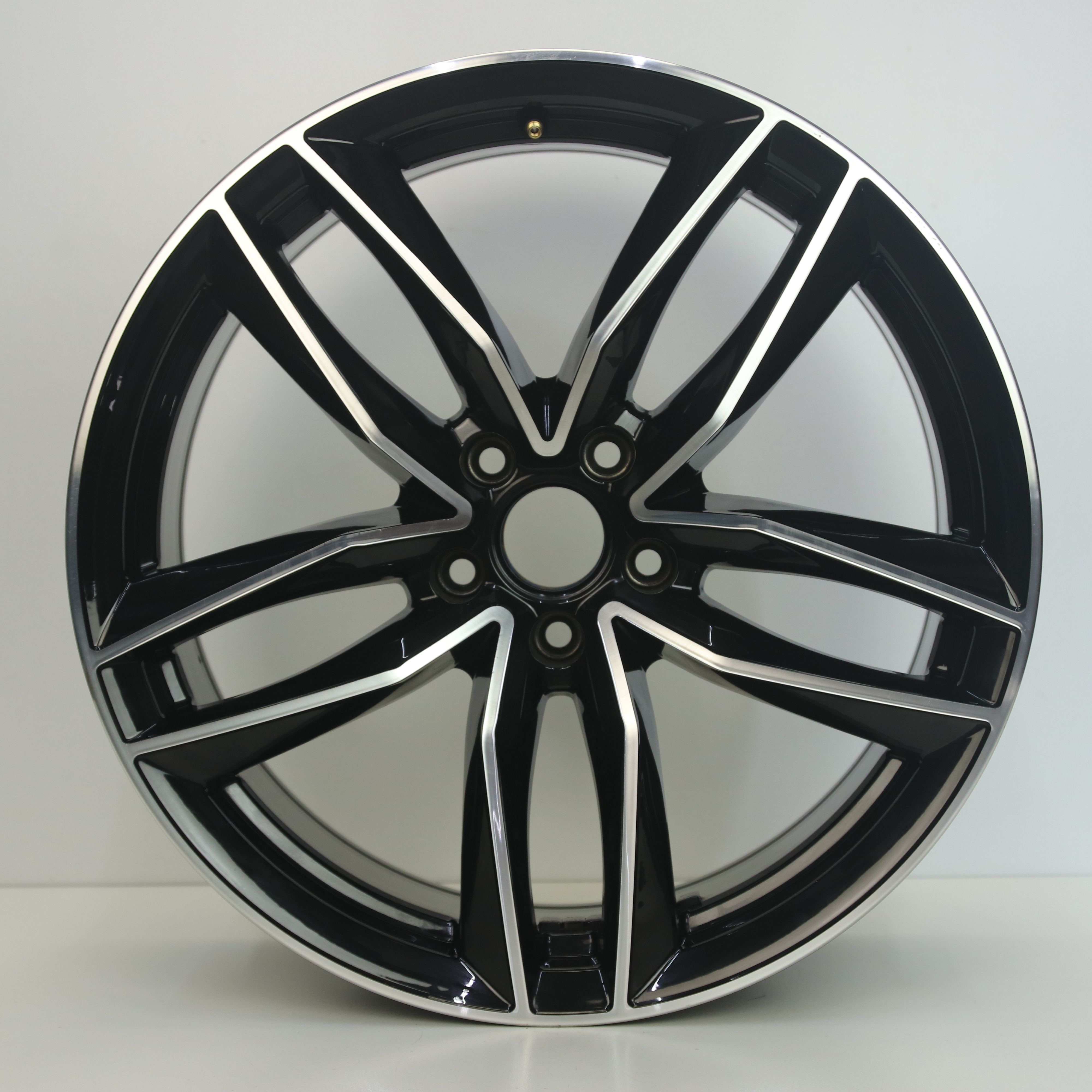 IN1002939 Set 19 inch lichtmetalen Tam velgen 8.50X19 5X112 ET25.0 NB66.60 Zwart gepolijst