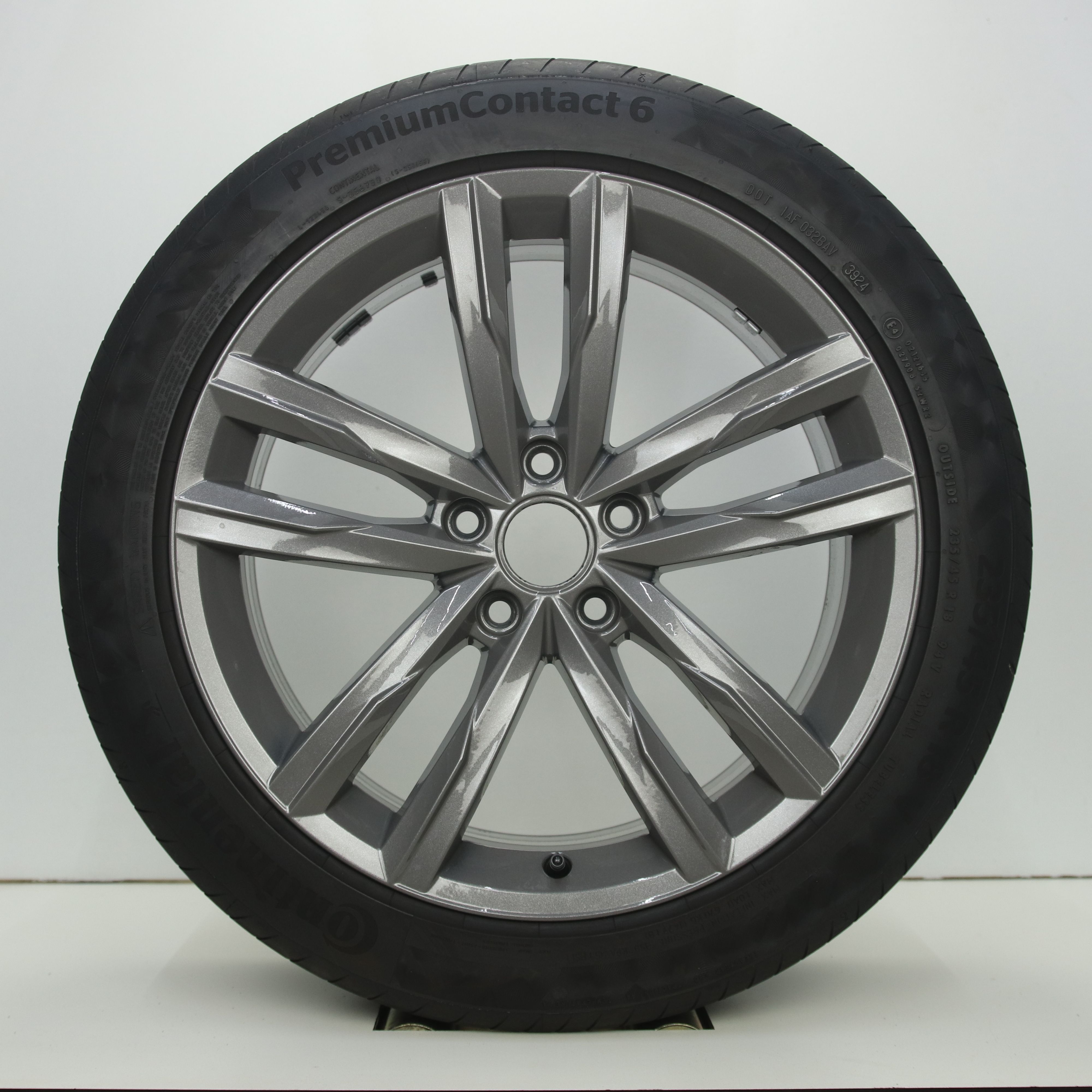 OS1007732 Originele 18 inch lichtmetalen Volkswagen Passat velgen (Dartford) 8.00X18 5X112 ET44.0 NB57.10 Zilver