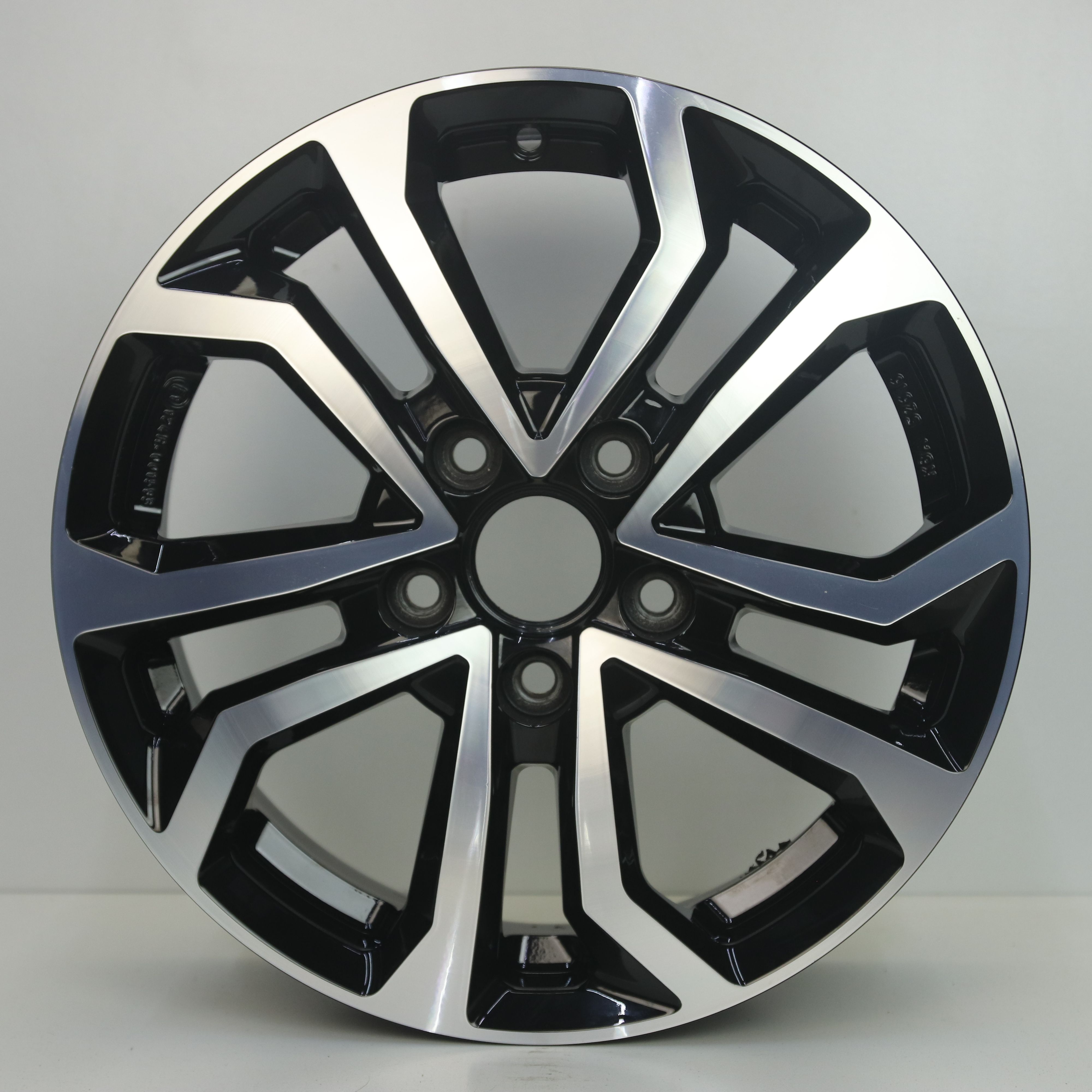 IN1003047 Set 16 inch lichtmetalen Dezent velgen 6.50X16 5X114.3 ET46.0 NB67.10 Zwart gepolijst