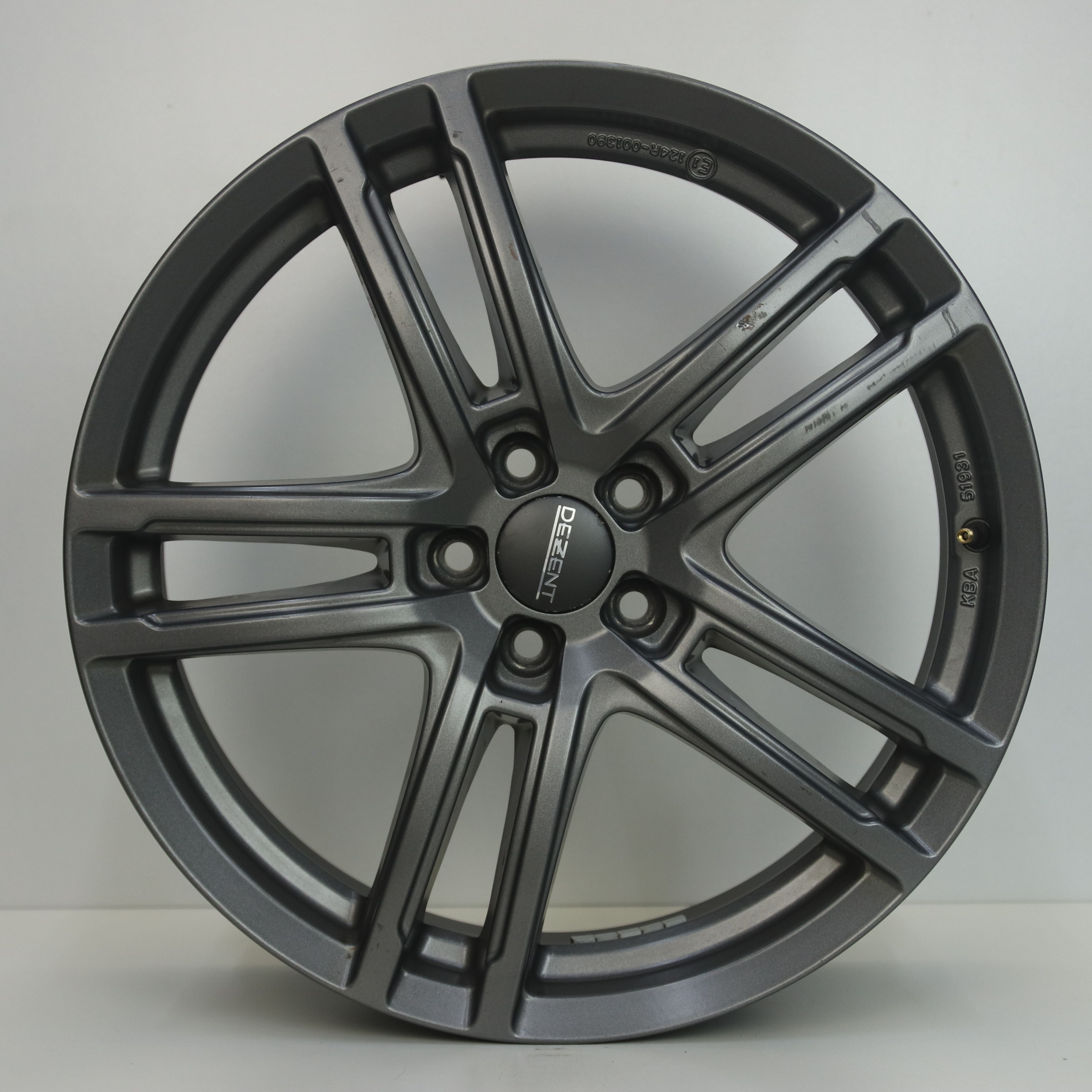 OS1006987 Set 18 inch lichtmetalen Dezent velgen 7.00X18 5X100 ET47.0 NB57.10 Antraciet