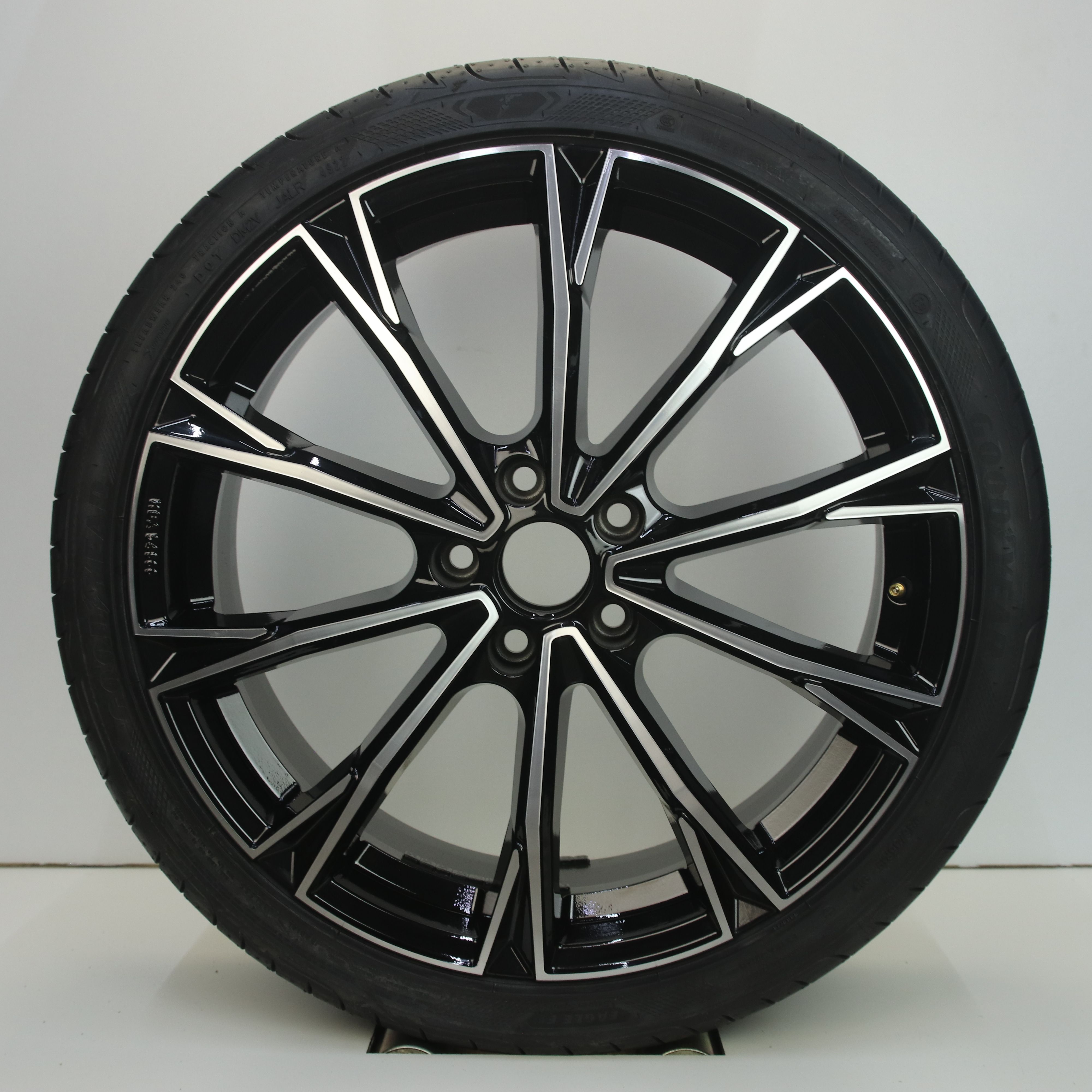 OS1007141 Set 19 inch lichtmetalen GMP Totale velgen (set compleet met banden) 8.00X19 5X112 ET43.0 NB57.10 Zwart gepolijst