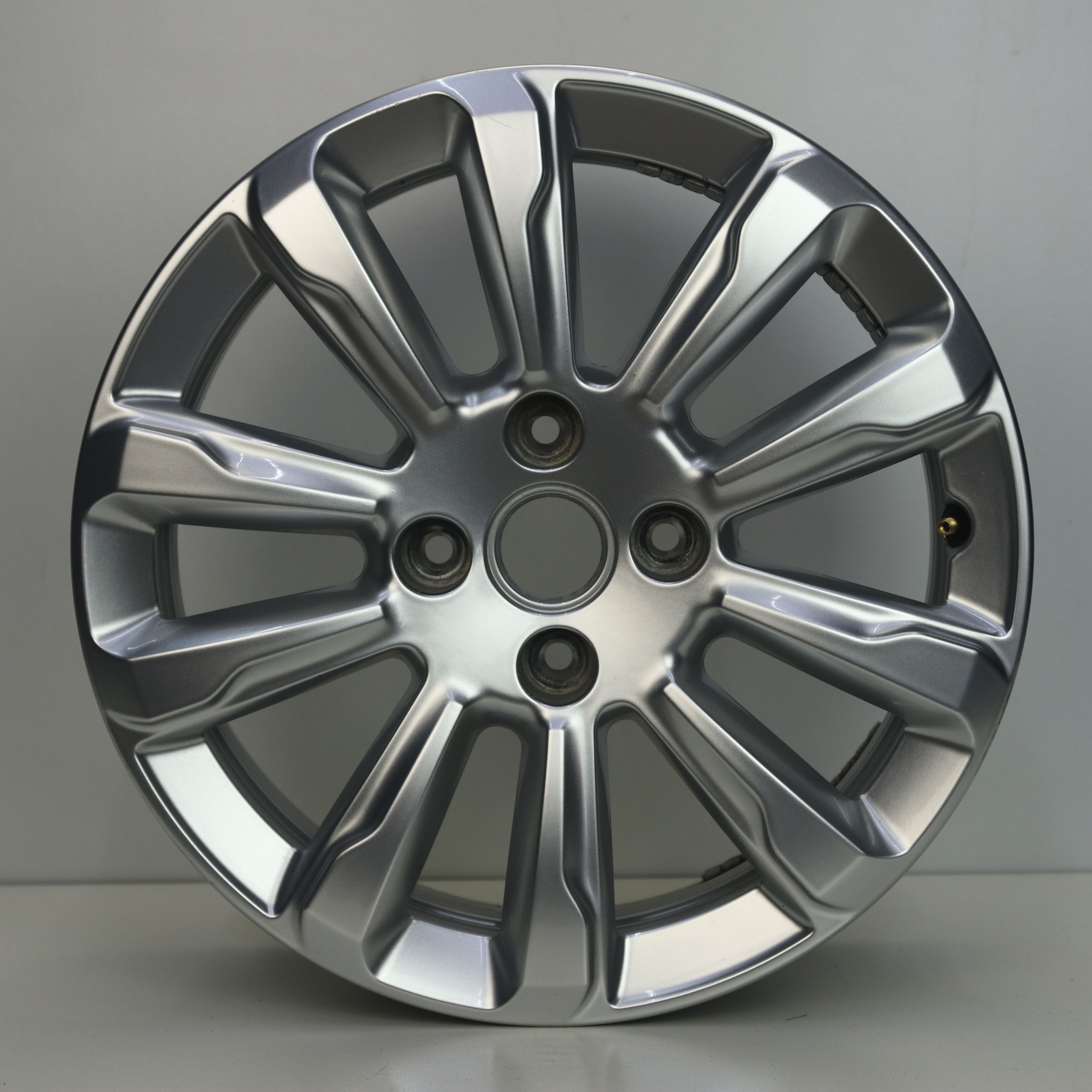 OS1007209 Originele 16 inch lichtmetalen Opel Mokka velgen 6.50X16 4X108 ET32.0 NB65.10 Zilver